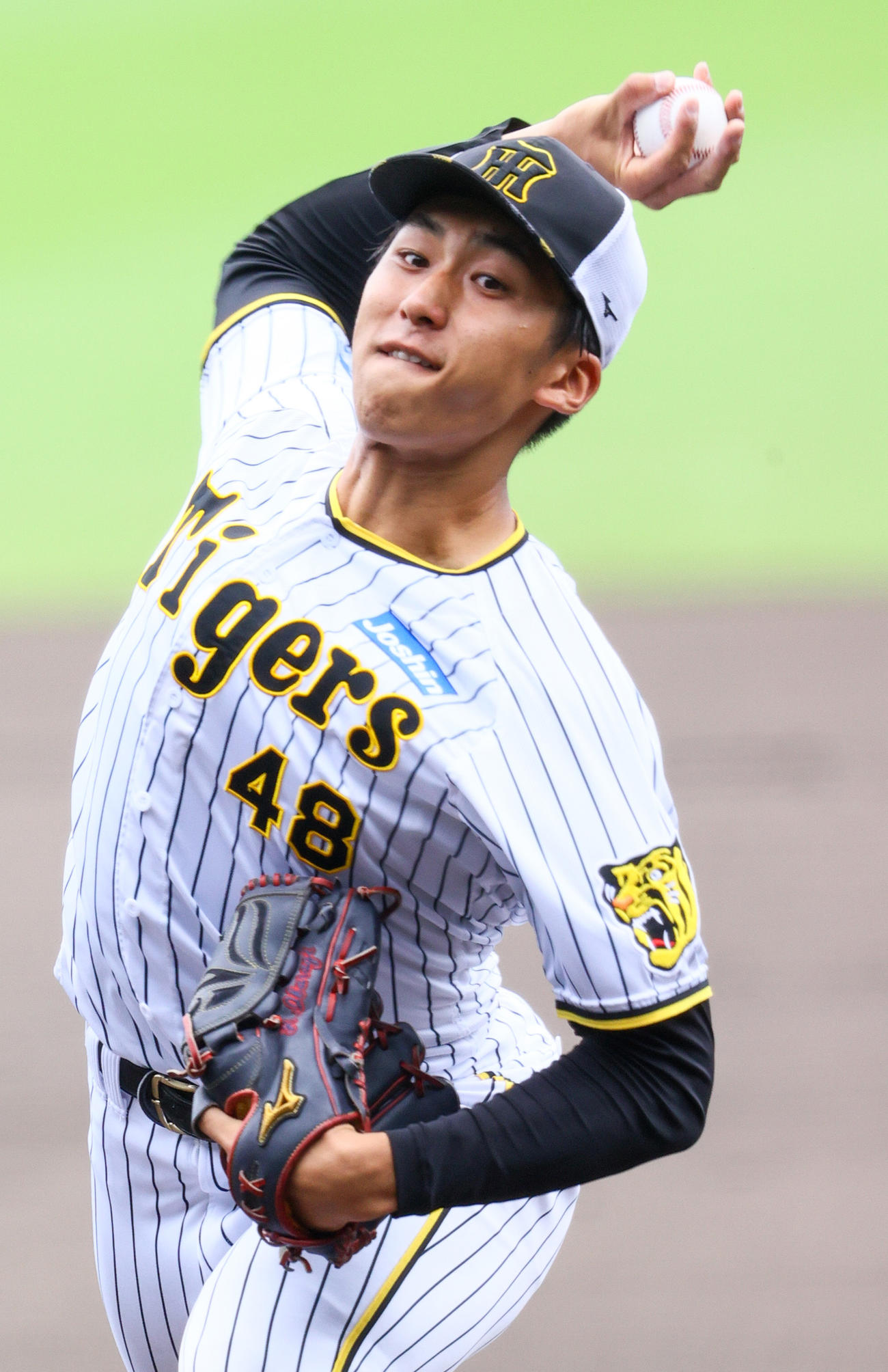 実践形式で投球する阪神茨木（撮影・上山淳一）