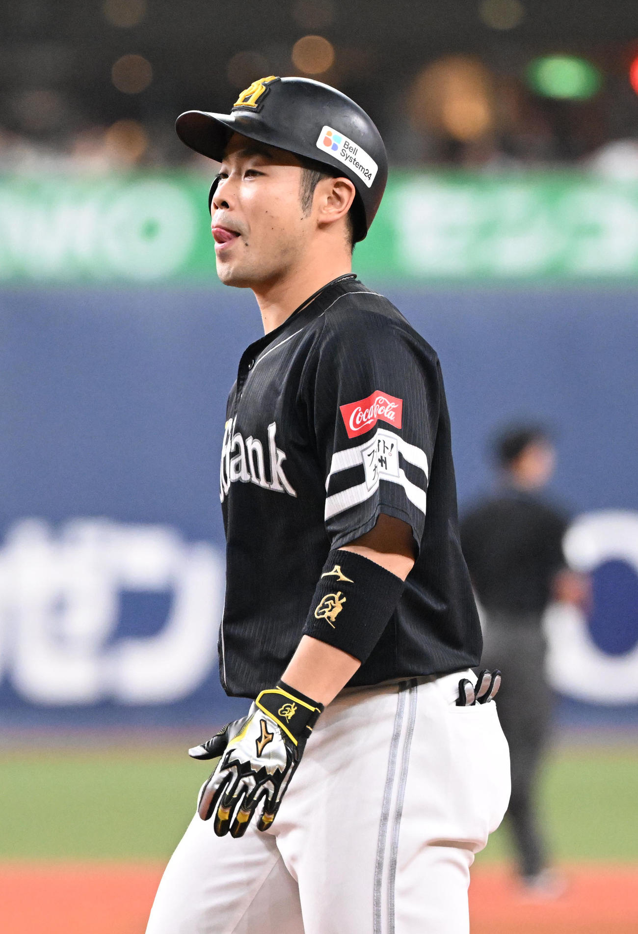 オリックス対ソフトバンク　4回表ソフトバンク2死一塁、左飛に倒れ唇をなめる近藤（撮影・和賀正仁）