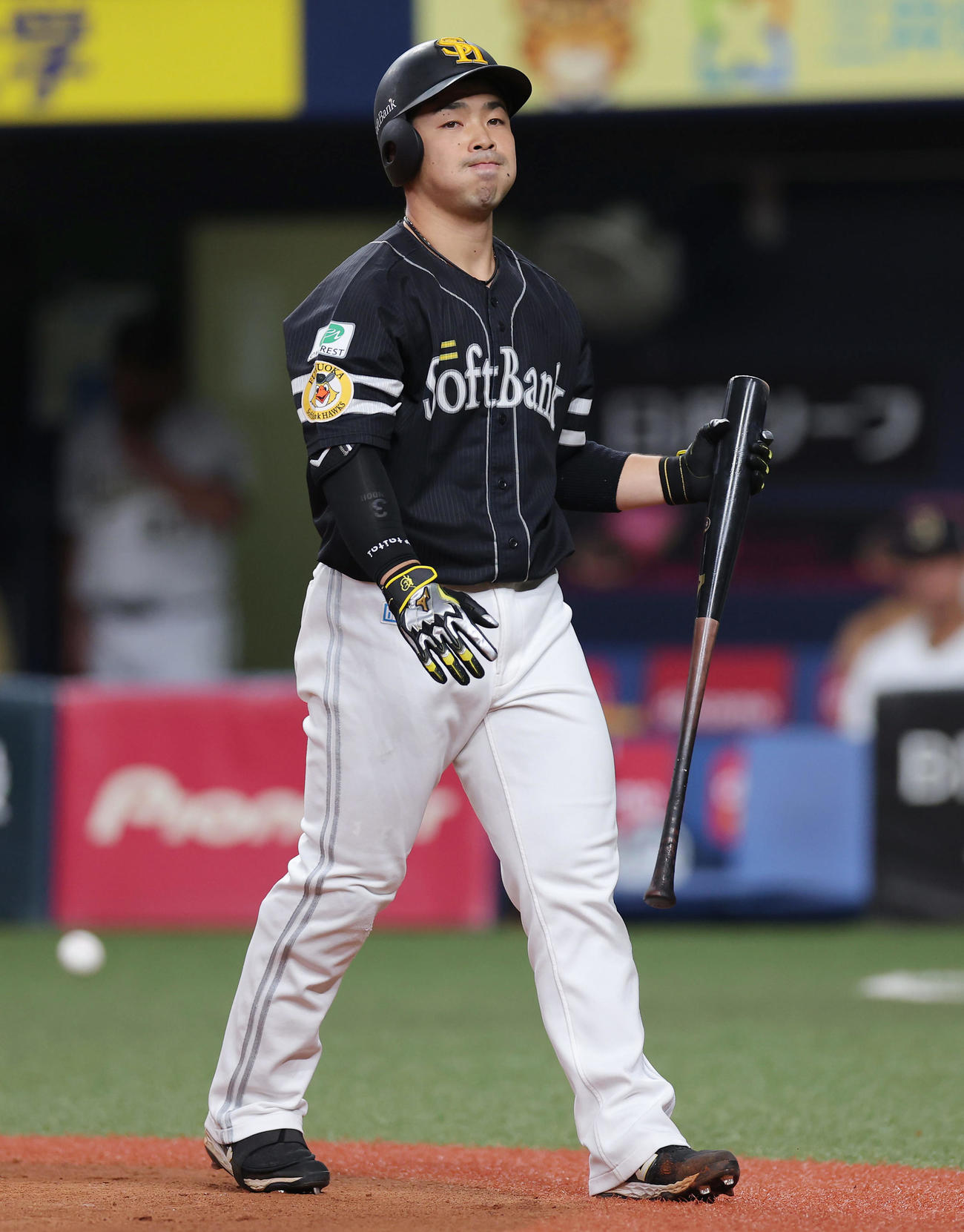 オリックス対ソフトバンク　7回表ソフトバンク1死一塁、空振り三振に倒れる近藤（撮影・前田充）