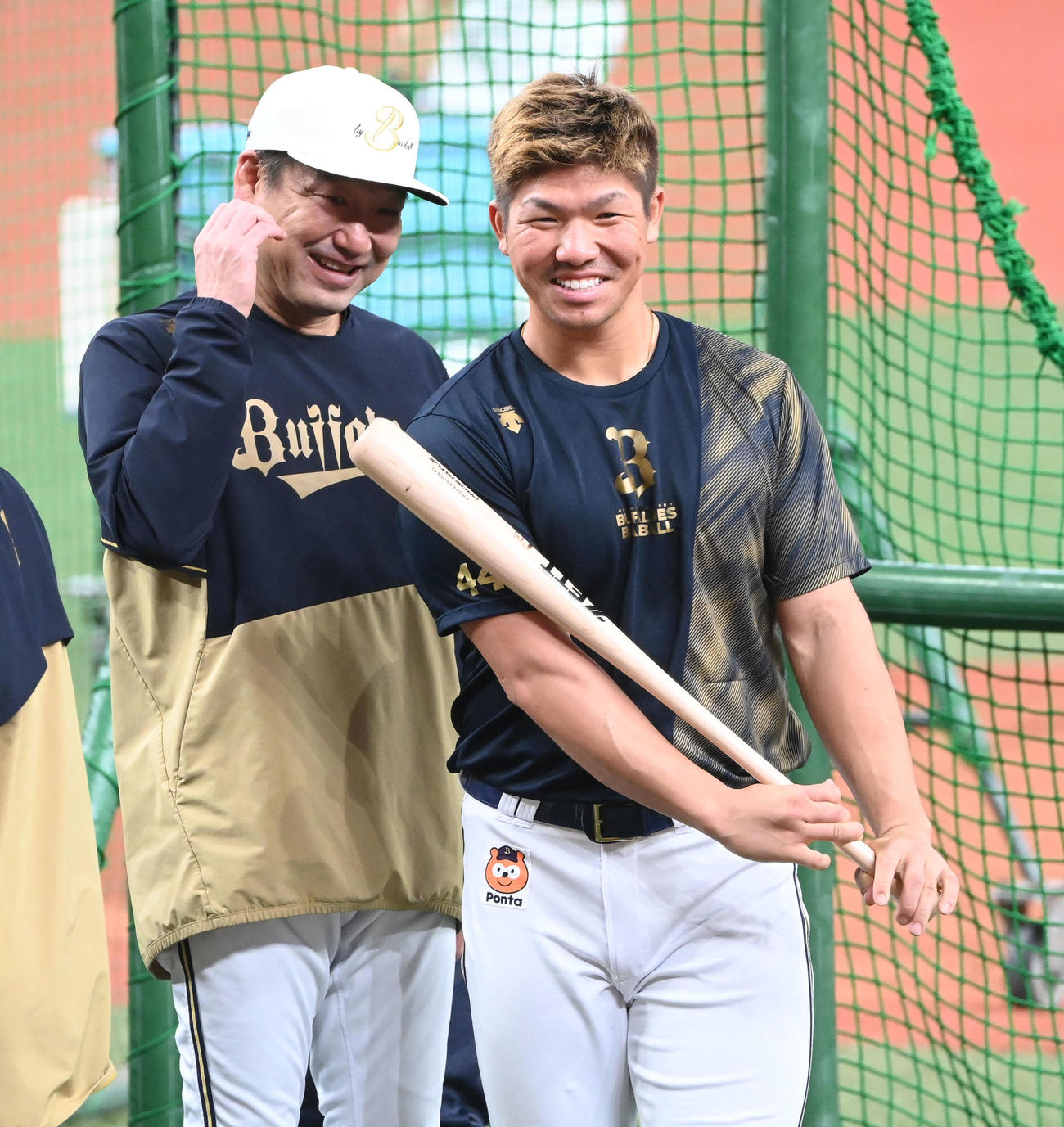 オリックス中嶋聡監督と頓宮裕真（2023年6月1日撮影）