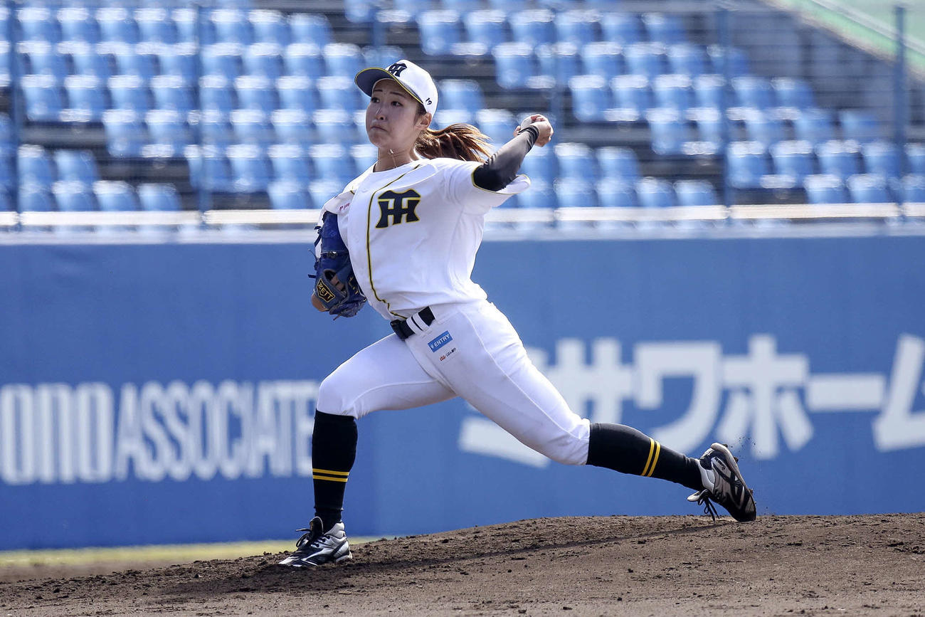 第19回全日本女子硬式野球選手権大会　阪神Women対大体大　先発した阪神Womenの植村（月刊タイガース提供）