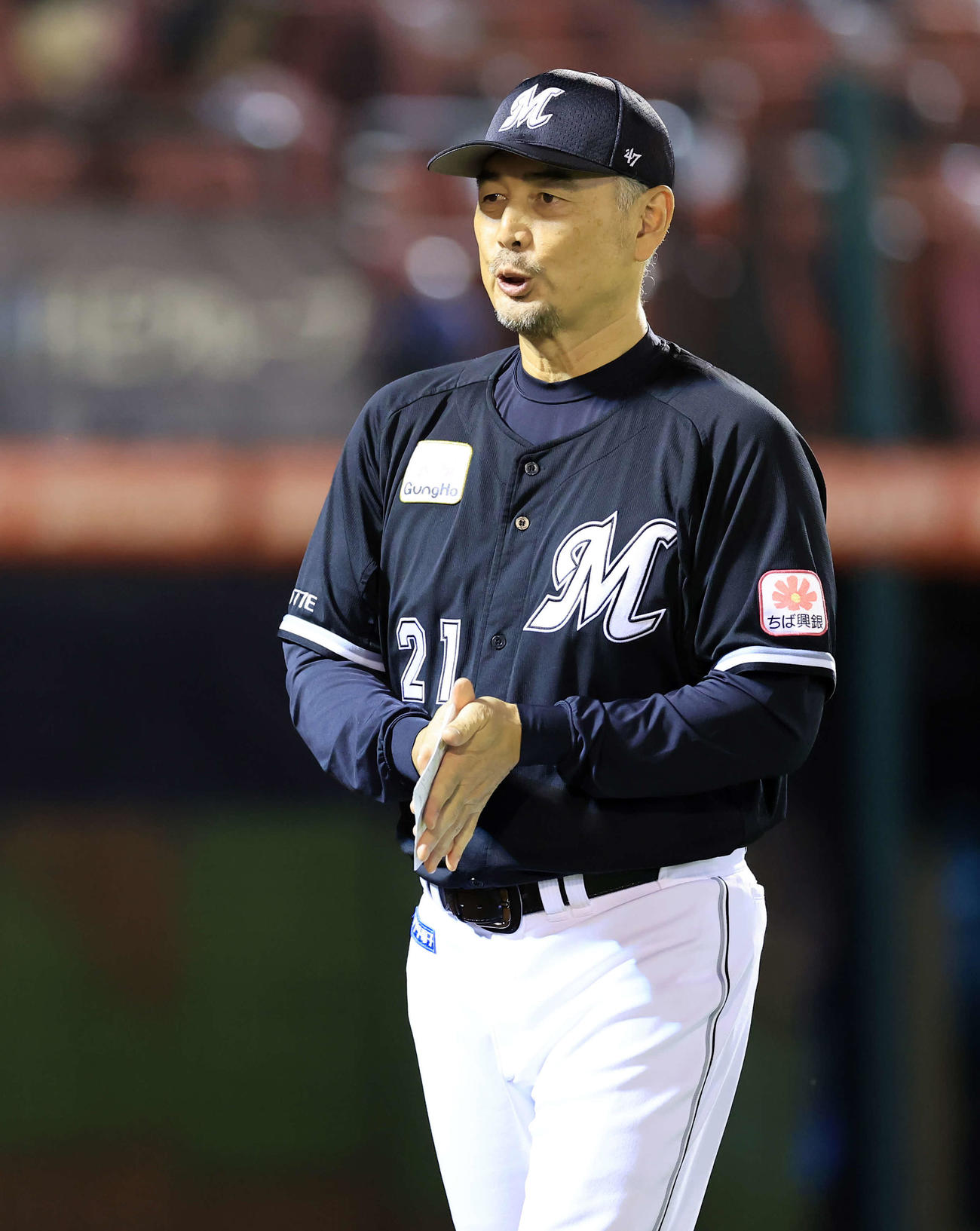 楽天対ロッテ　メンバー最終確認を終えたロッテ吉井監督（撮影・浅見桂子）