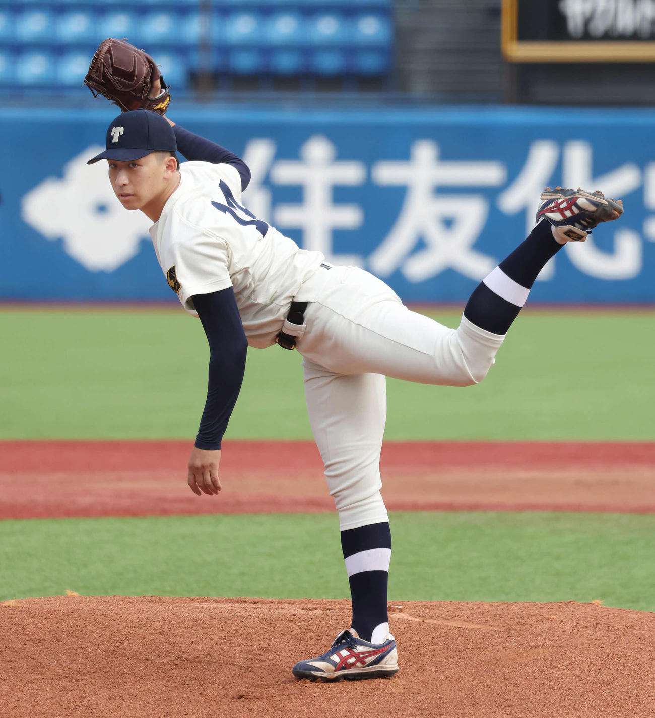 国学院大対東洋大　力投する東洋大細野（撮影・丹羽敏通）