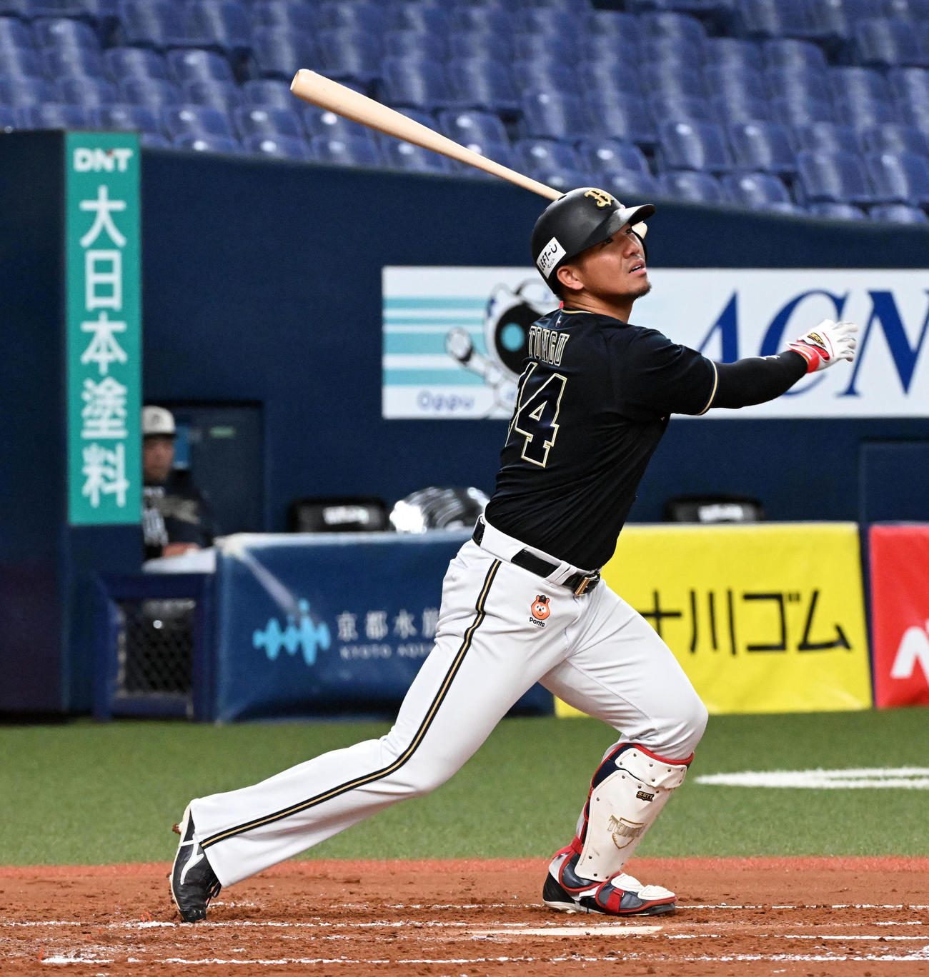 紅白戦　3回表紅組1死、頓宮は二飛に倒れる（撮影・前岡正明）