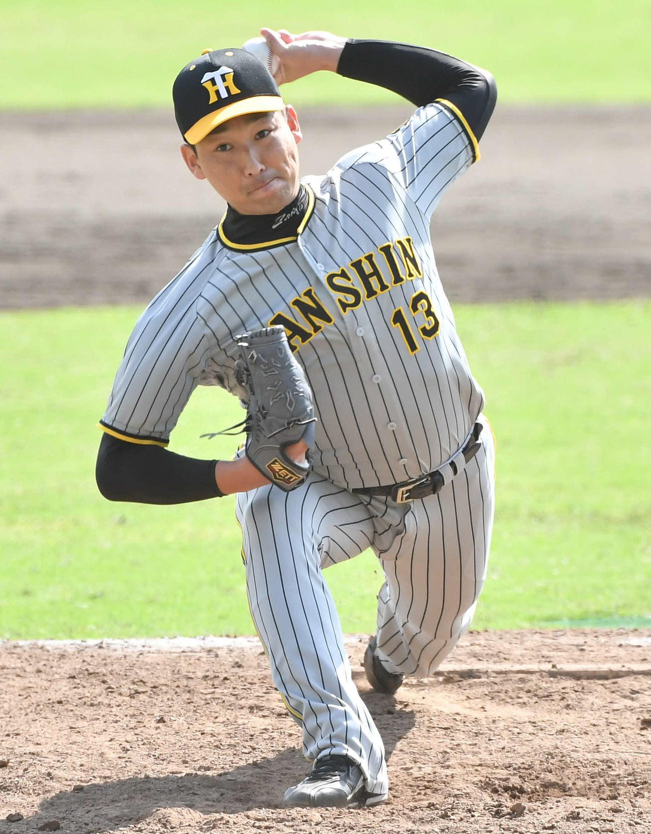 楽天対阪神　6回裏から登板した、阪神2番手の岩崎（撮影・岩下翔太）