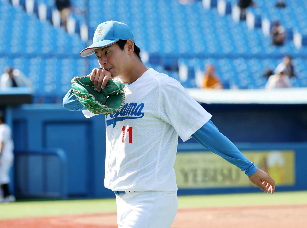亜大対青学大　7回表、降板する青学大・下村海翔（撮影・鈴木正人）