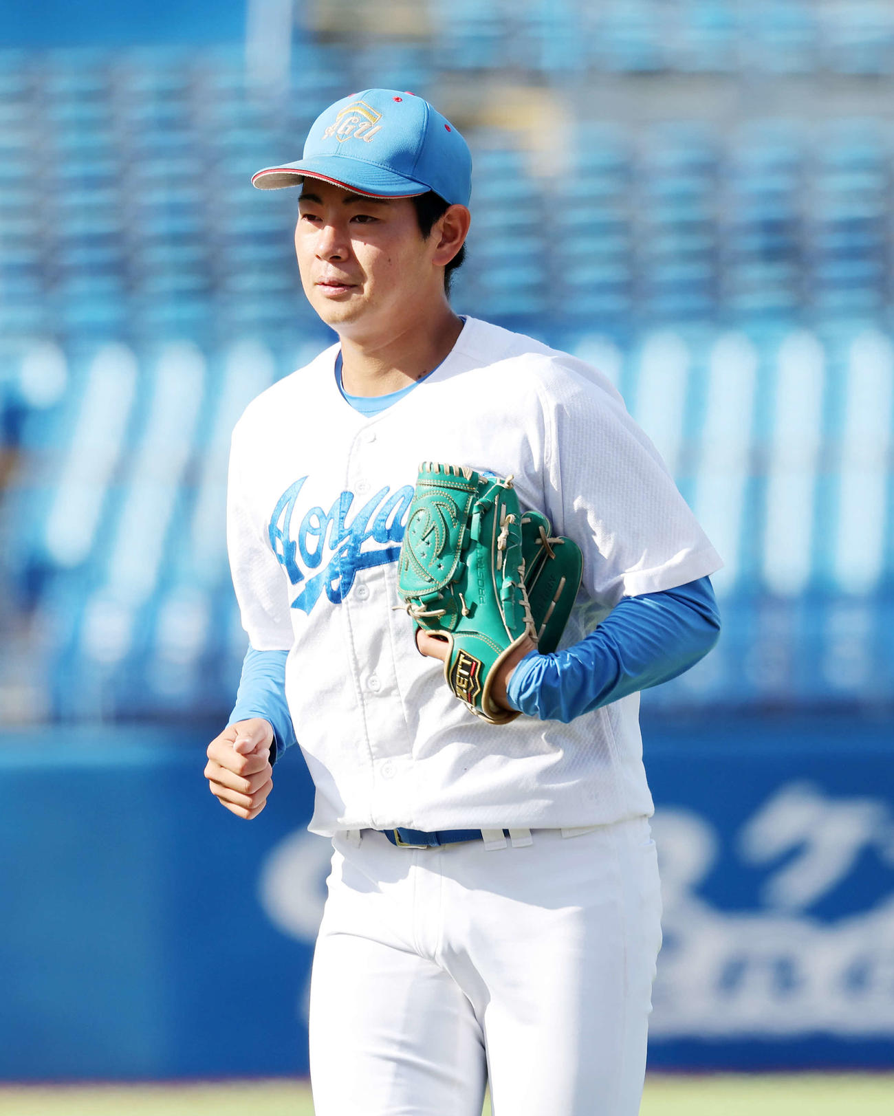 亜大対青学大　7回表、降板する青学大・下村海翔（撮影・鈴木正人）