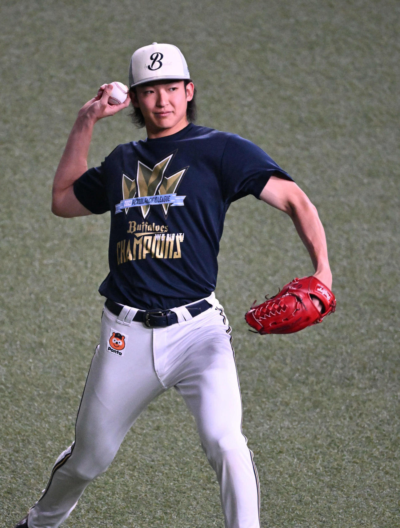 外野でキャッチボールをするオリックス山崎颯（撮影・和賀正仁）