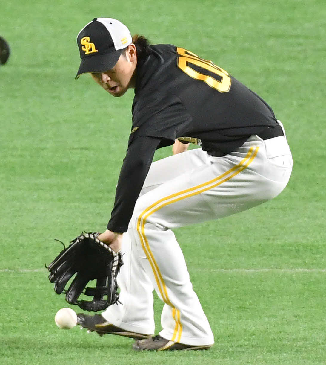 ノックを受ける川瀬（撮影・岩下翔太）