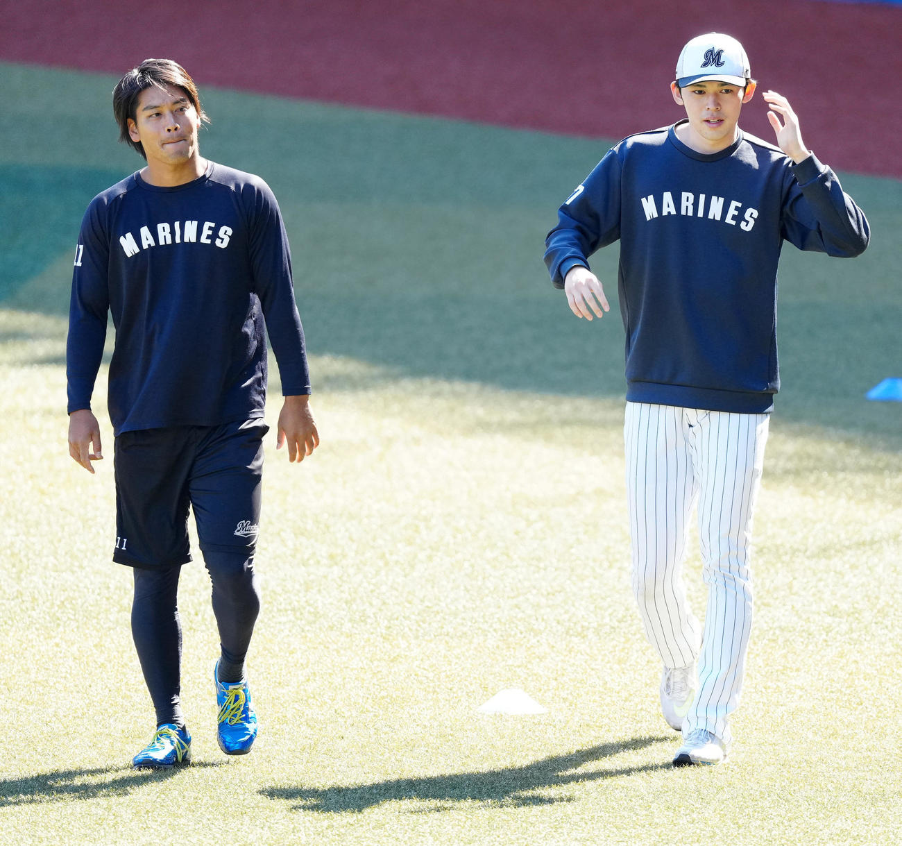 練習に臨むロッテ佐々木千（左）と佐々木朗（撮影・江口和貴）