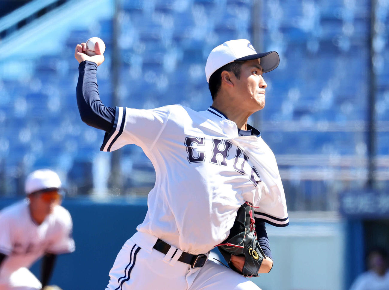 日大対中大　力投する中大先発の西舘（撮影・鈴木正人）