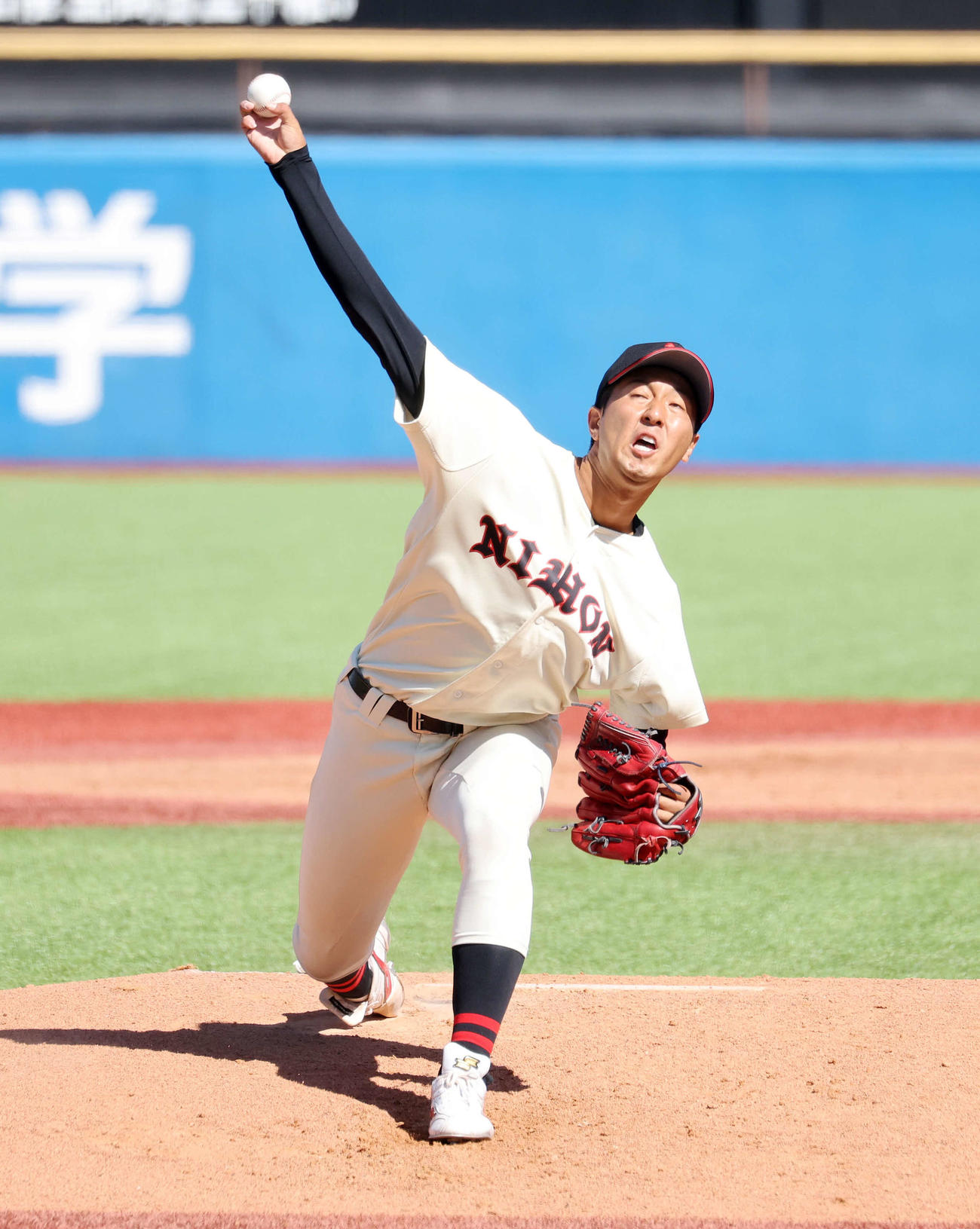 日大対中大　力投する日大先発の市川（撮影・鈴木正人）
