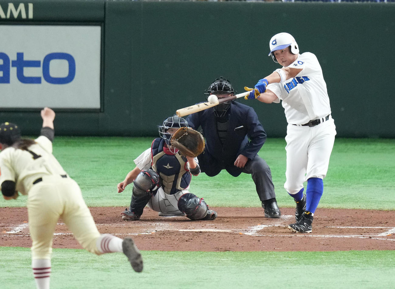 イチロー選抜対高校野球女子選抜　3回裏イチロー選抜無死二、三塁、左適時打を放つ松坂氏（2022年11月3日撮影）