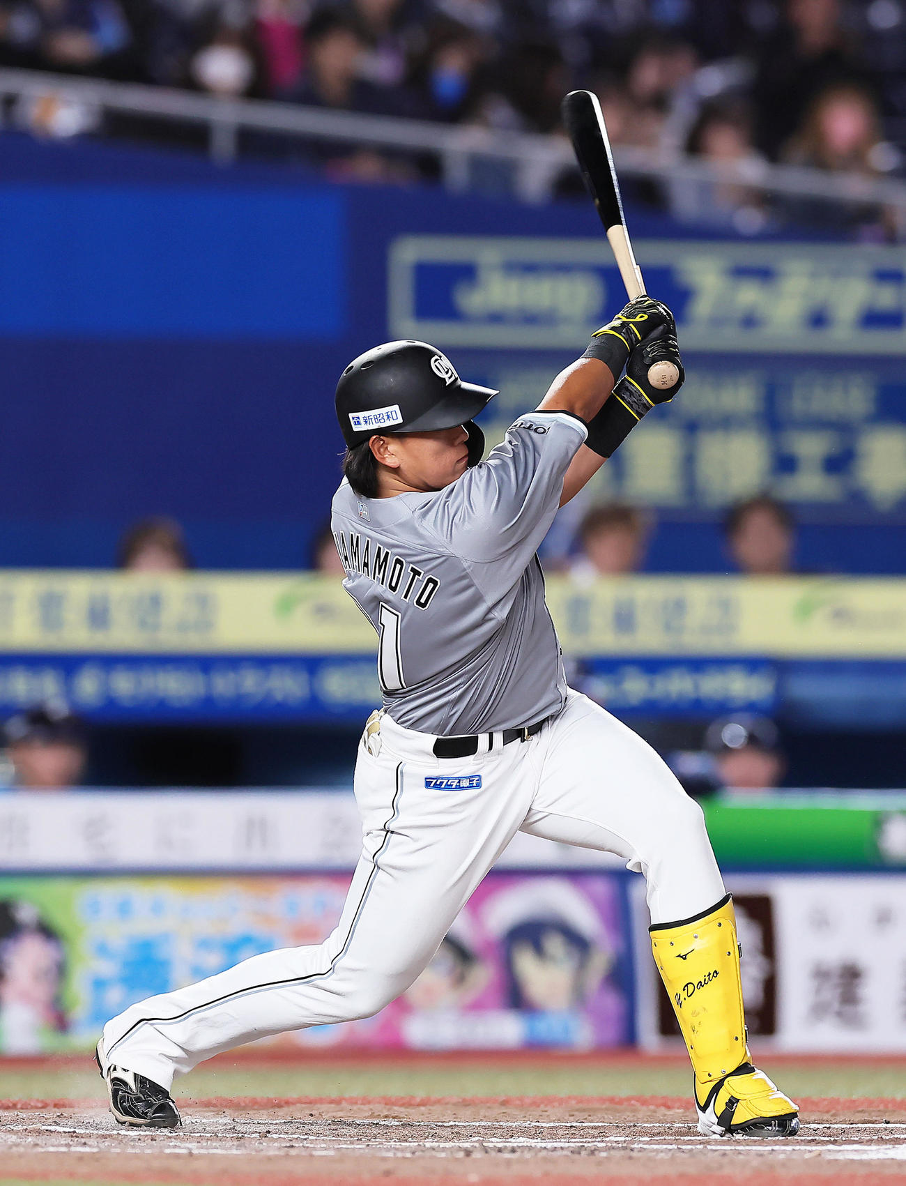ロッテ対西武　7回裏ロッテ2死一塁、山本はプロ初安打となる遊撃への内野安打を放つ（2023年5月24日撮影）