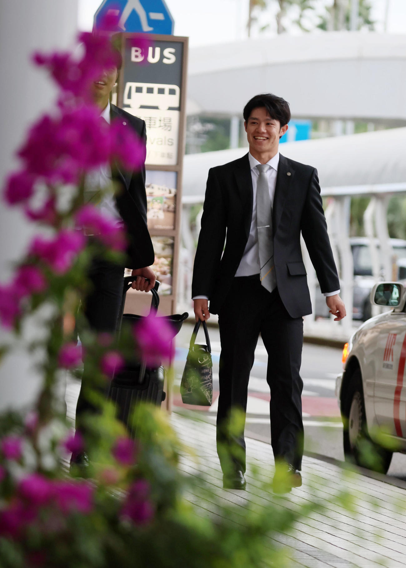 宮崎空港へ到着した中野（撮影・加藤哉）