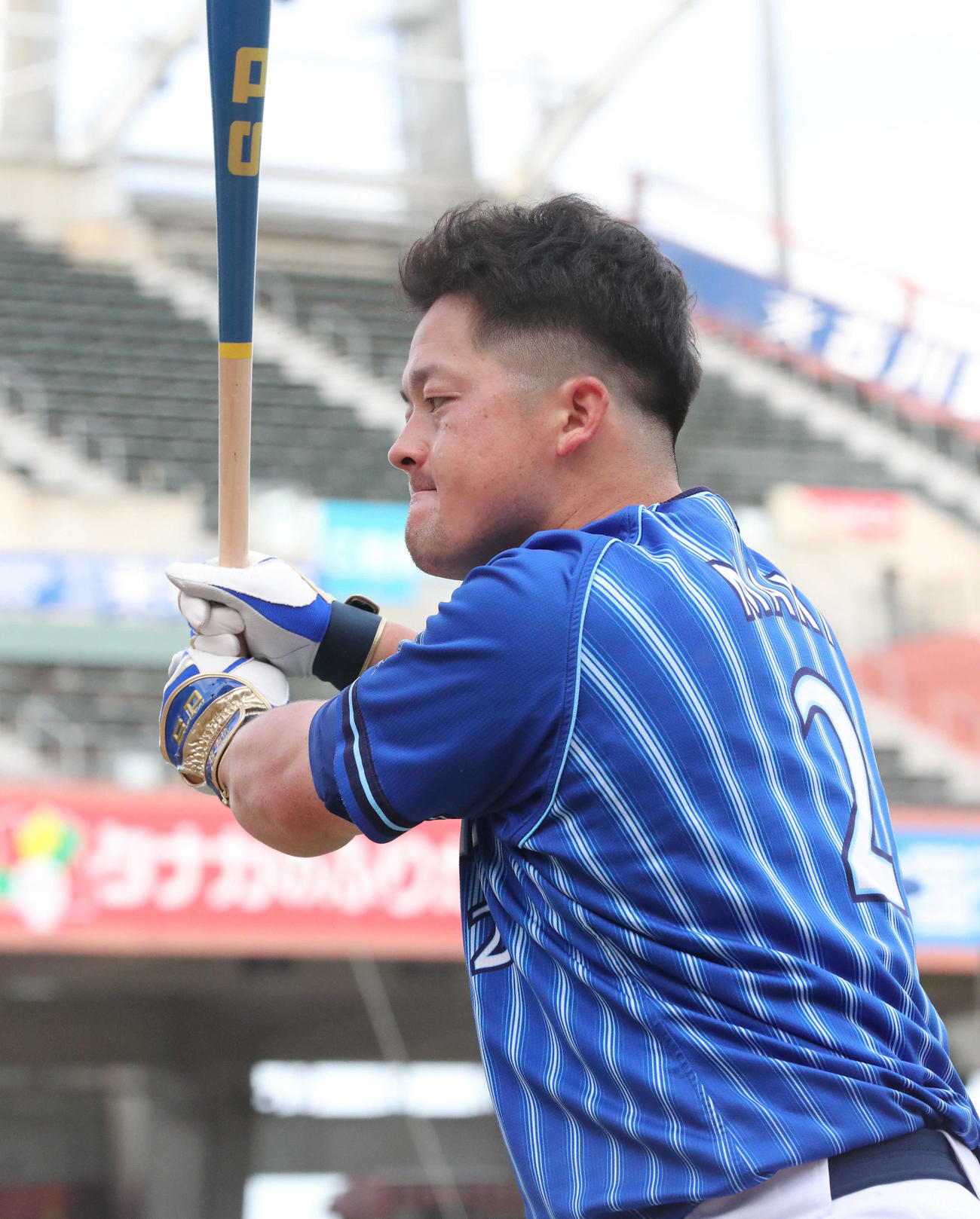 気合の入った表情で打撃練習を行うDeNA牧（撮影・梅根麻紀）