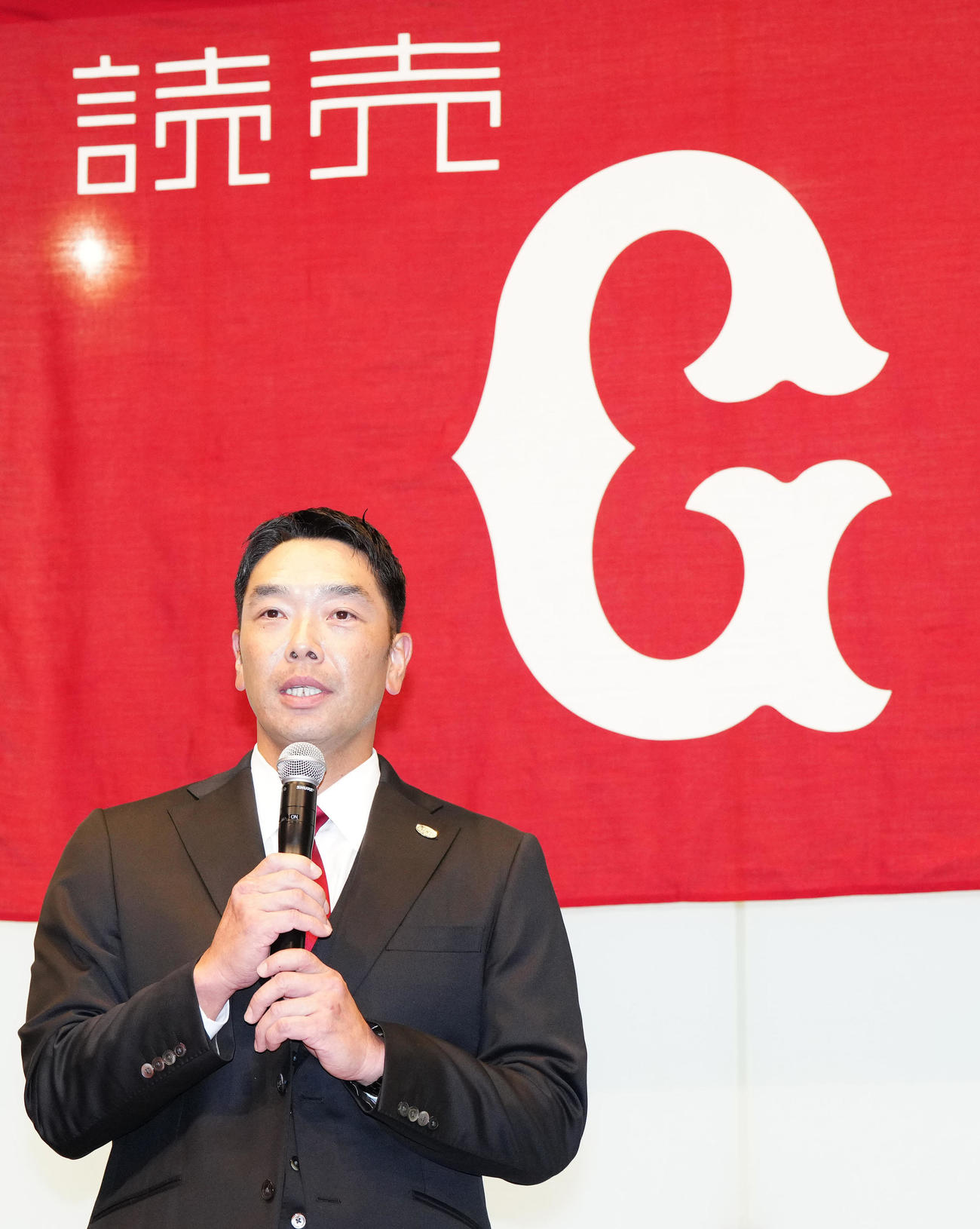 2023年10月6日、就任会見に臨む巨人阿部慎之助新監督