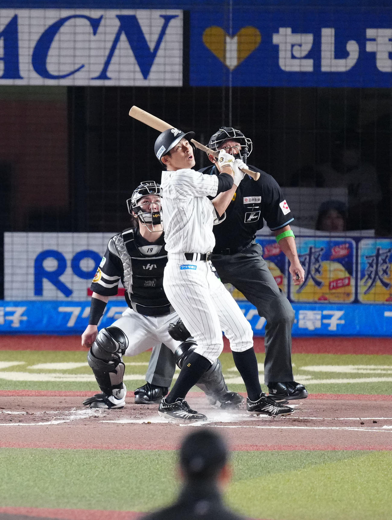 ロッテ対ソフトバンク　1回裏ロッテ無死、先制ソロ本塁打を放つ荻野（撮影・江口和貴）