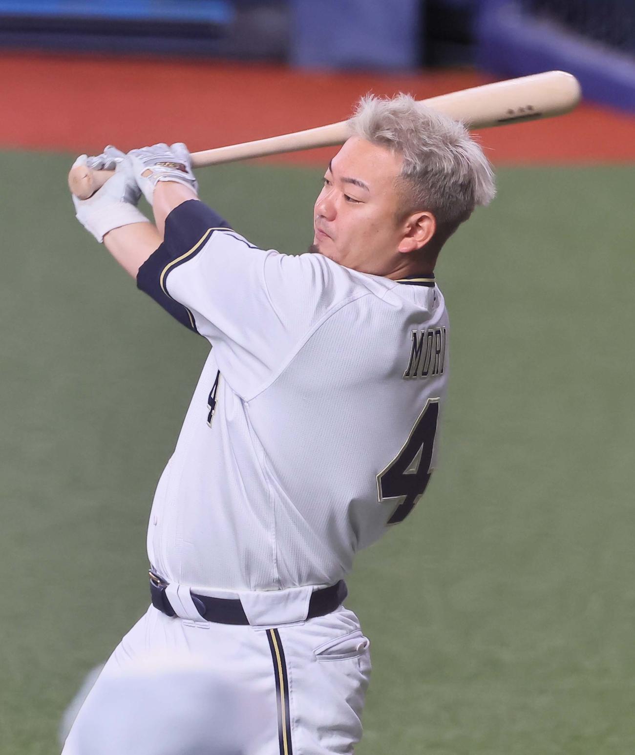 打撃練習をする森（撮影・上田博志）