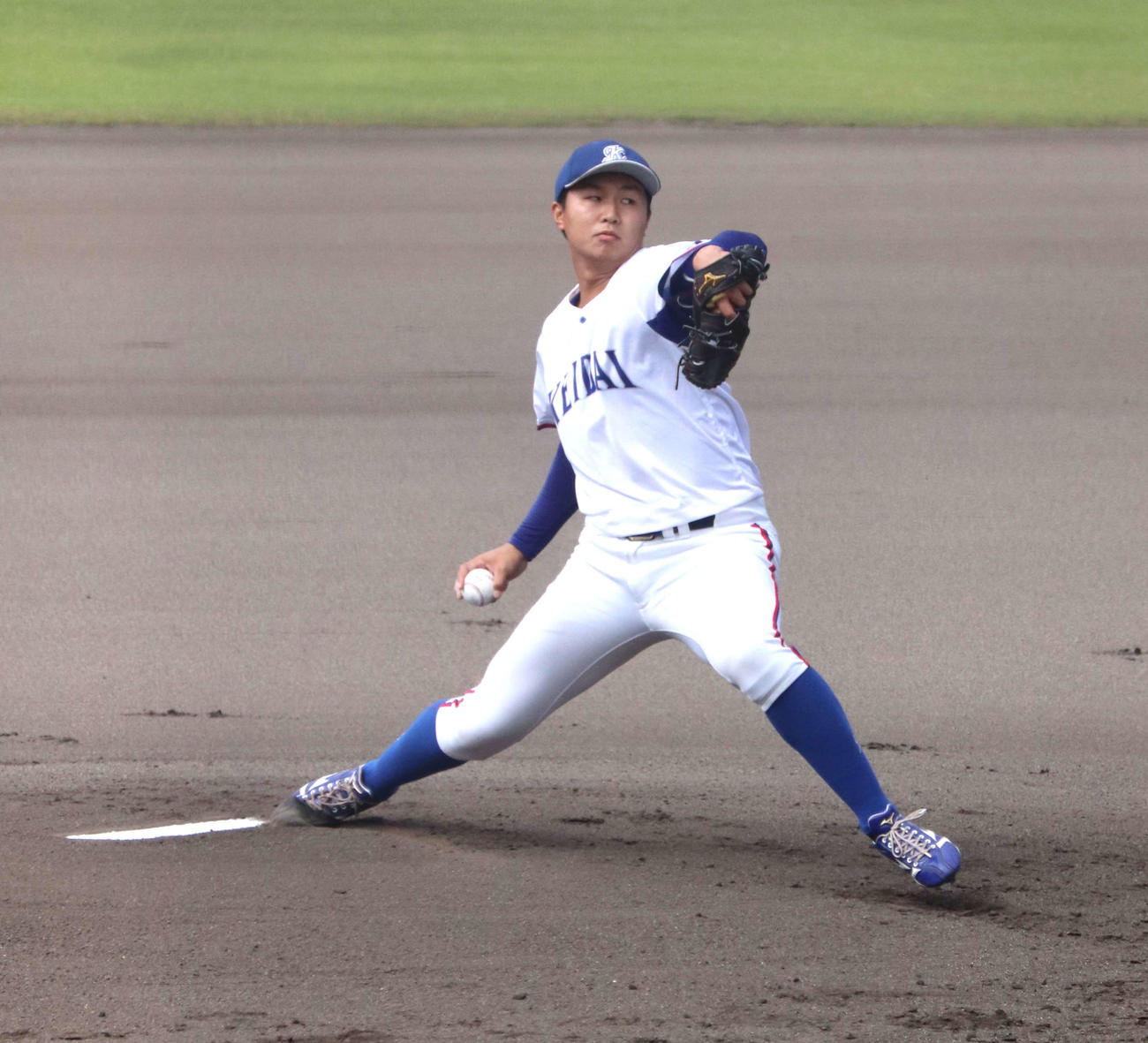 大商大戦に先発した大経大・津田（撮影・中島麗）