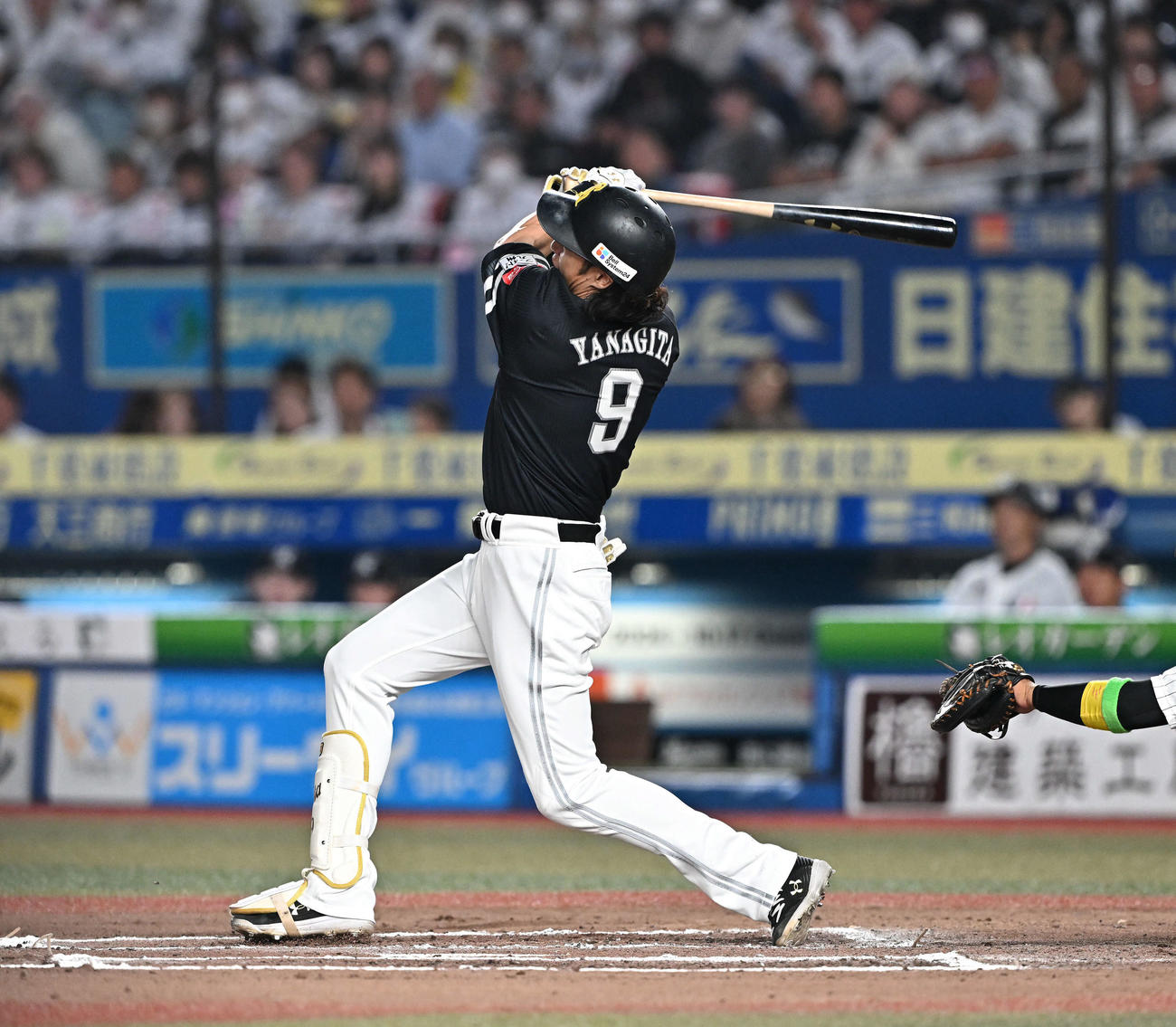 ロッテ対ソフトバンク　6回表ソフトバンク1死一塁、柳田は右越え2点本塁打を放つ（撮影・滝沢徹郎）