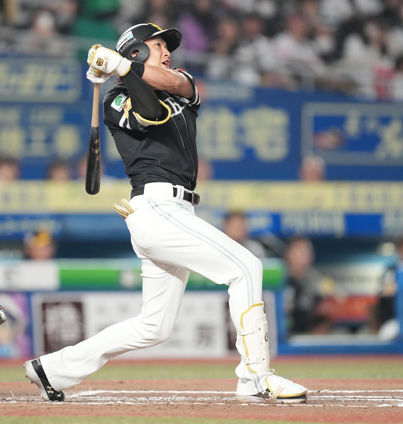ロッテ対ソフトバンク　6回表ソフトバンク1死一塁、右越え2点本塁打を放つ柳田（撮影・鈴木みどり）