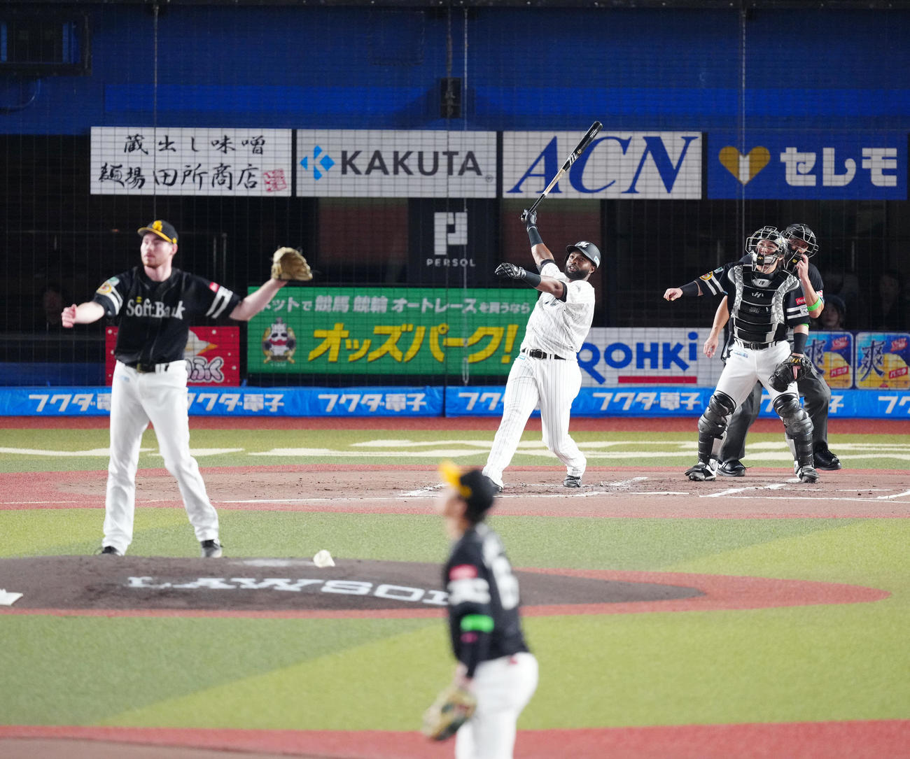 ロッテ対ソフトバンク　1回裏ロッテ2死、ソロ本塁打を放つポランコ。投手スチュワート（撮影・江口和貴）