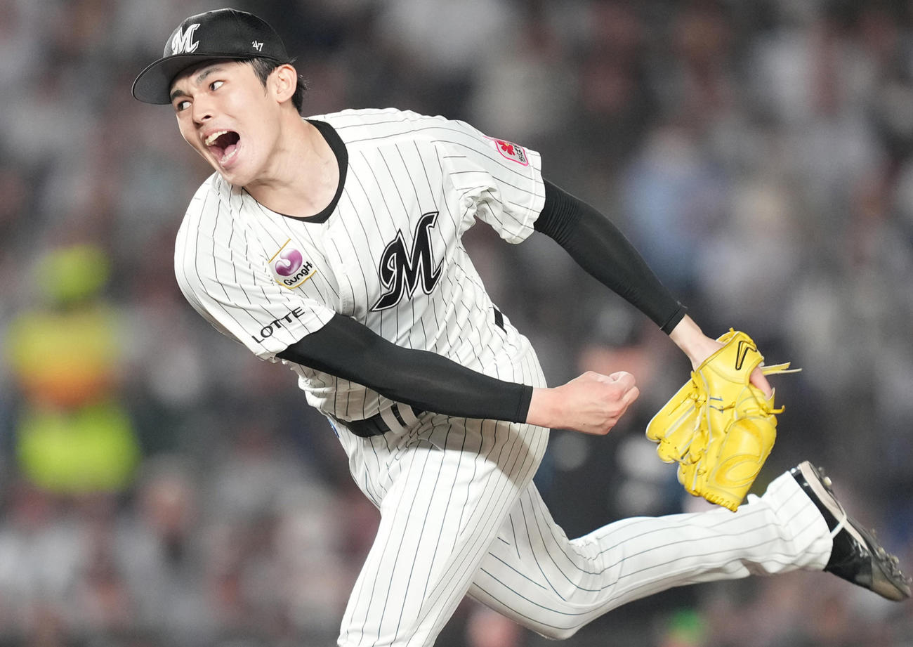 ロッテ対ソフトバンク　力投するロッテ先発の佐々木朗（撮影・鈴木みどり）
