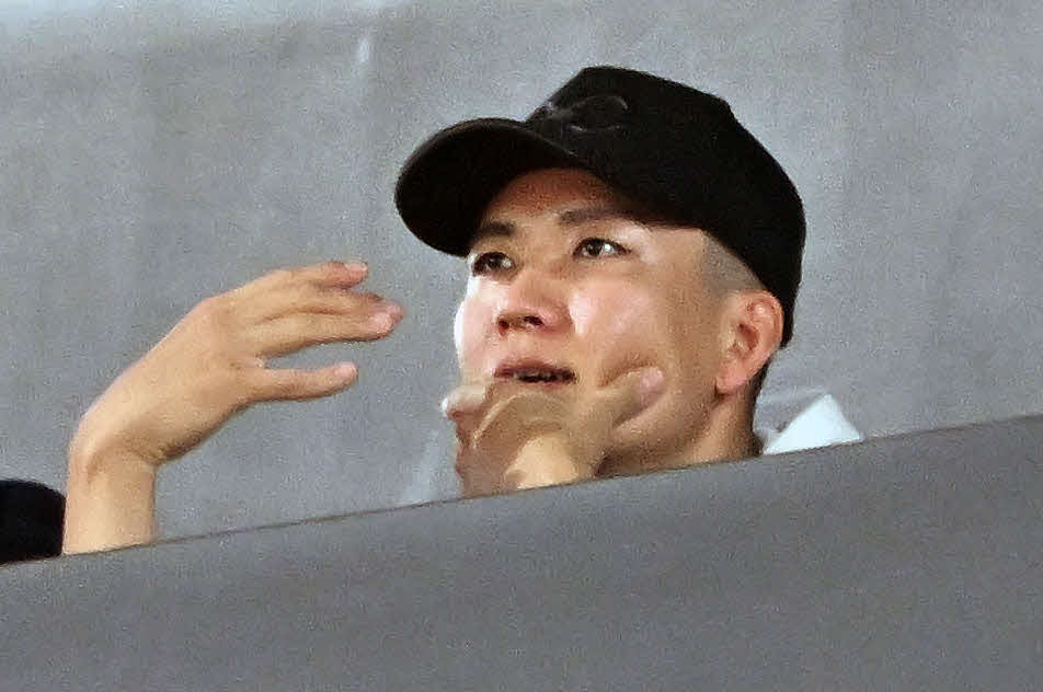 ロッテ対ソフトバンク　観戦に訪れたメッツ千賀（撮影・滝沢徹郎）