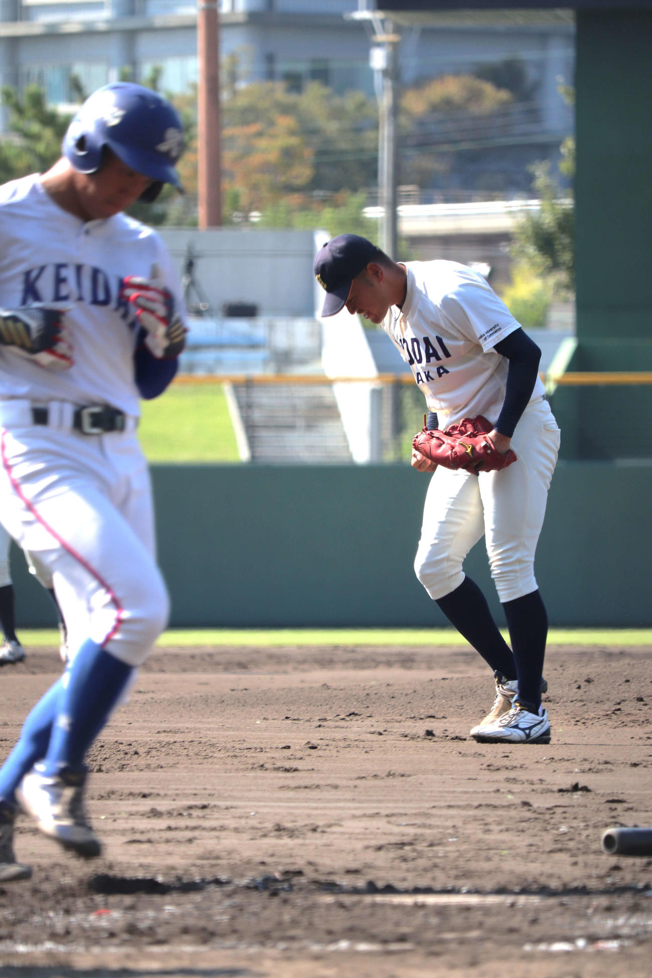 関西6大学野球　大商大対大経大　最終節3回戦　大商大の上田大河投手（4年＝大商大高）が1回2死満塁で左飛に打ち取り、ガッツポーズで吼えた（撮影・中島麗）