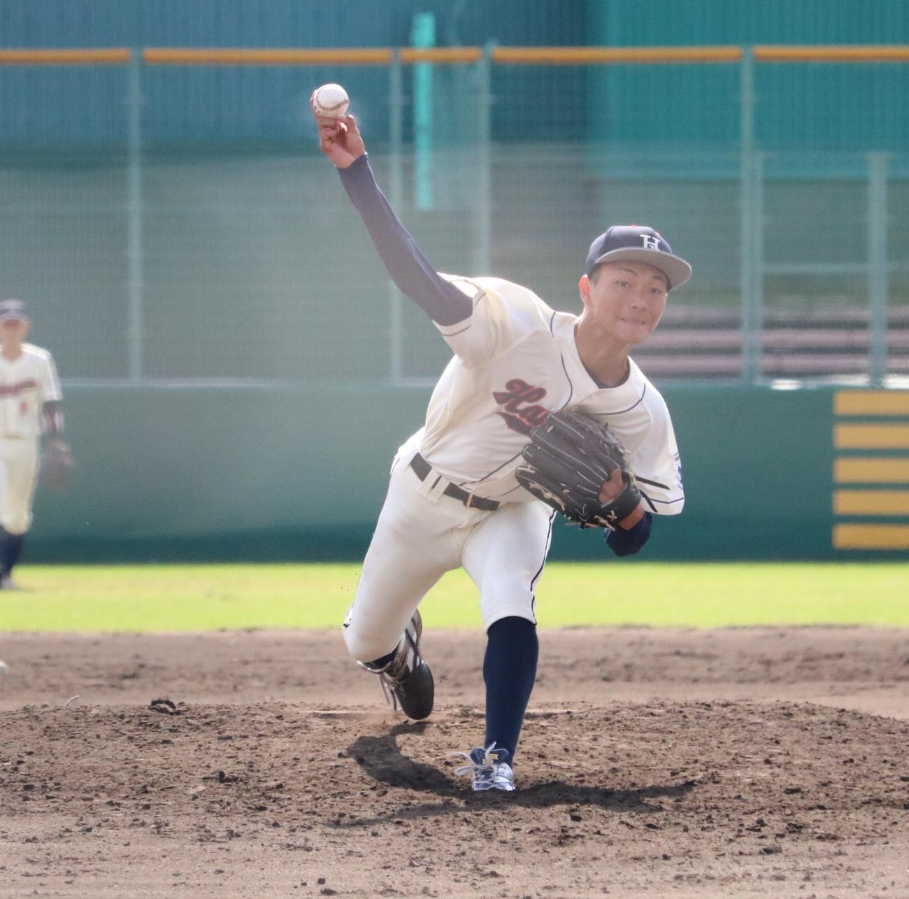 花園大対佛教大　花園大の藤原聡大投手（2年＝水口）が2番手でマウンドに上がる（撮影・林亮佑）＝2023年10月16日、わかさスタジアム京都