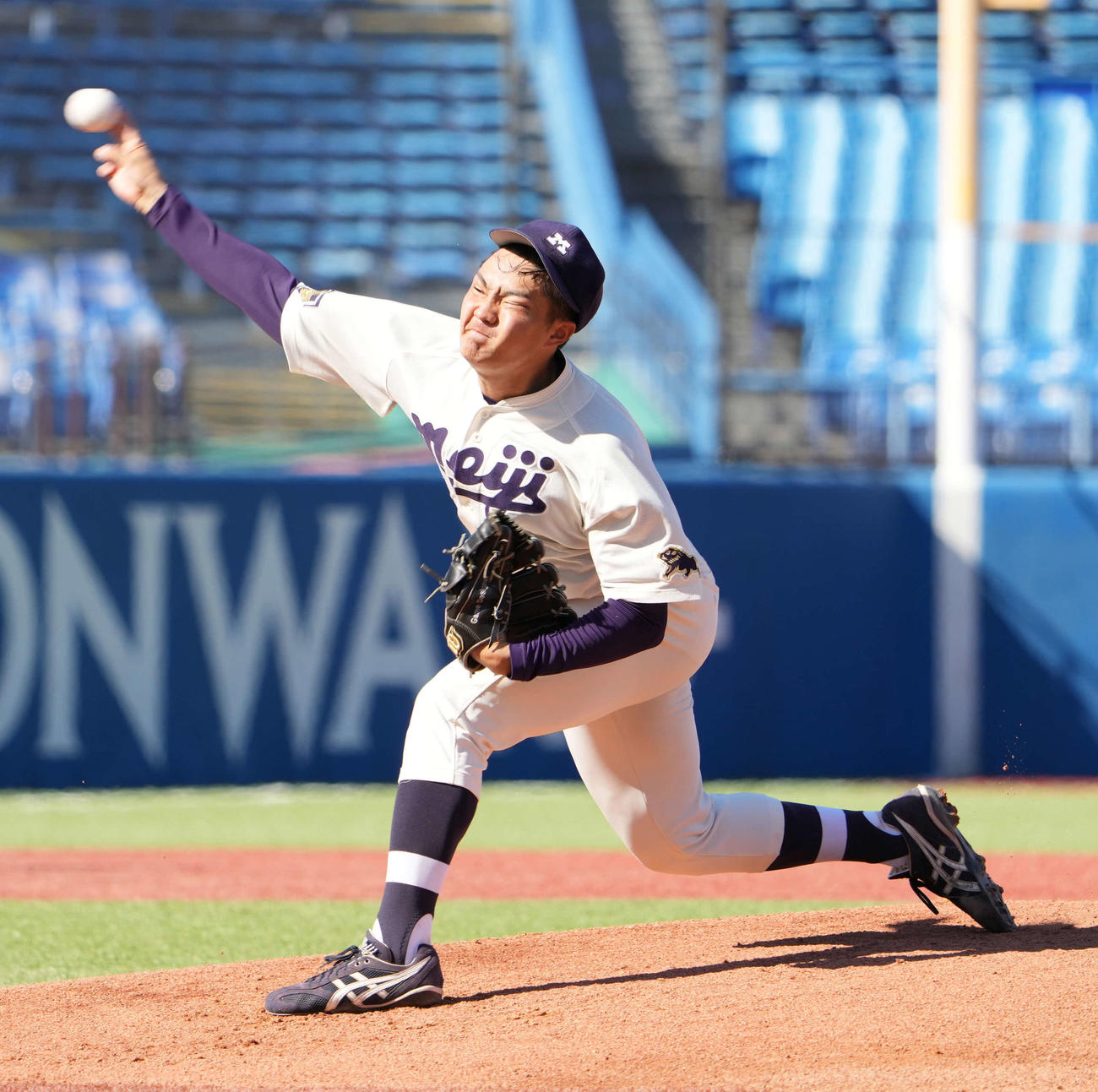 明大対慶大　明大先発の村田（撮影・小沢裕）