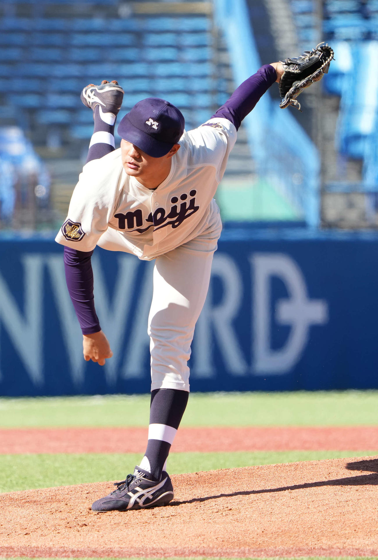 明大対慶大　明大先発の村田（撮影・小沢裕）