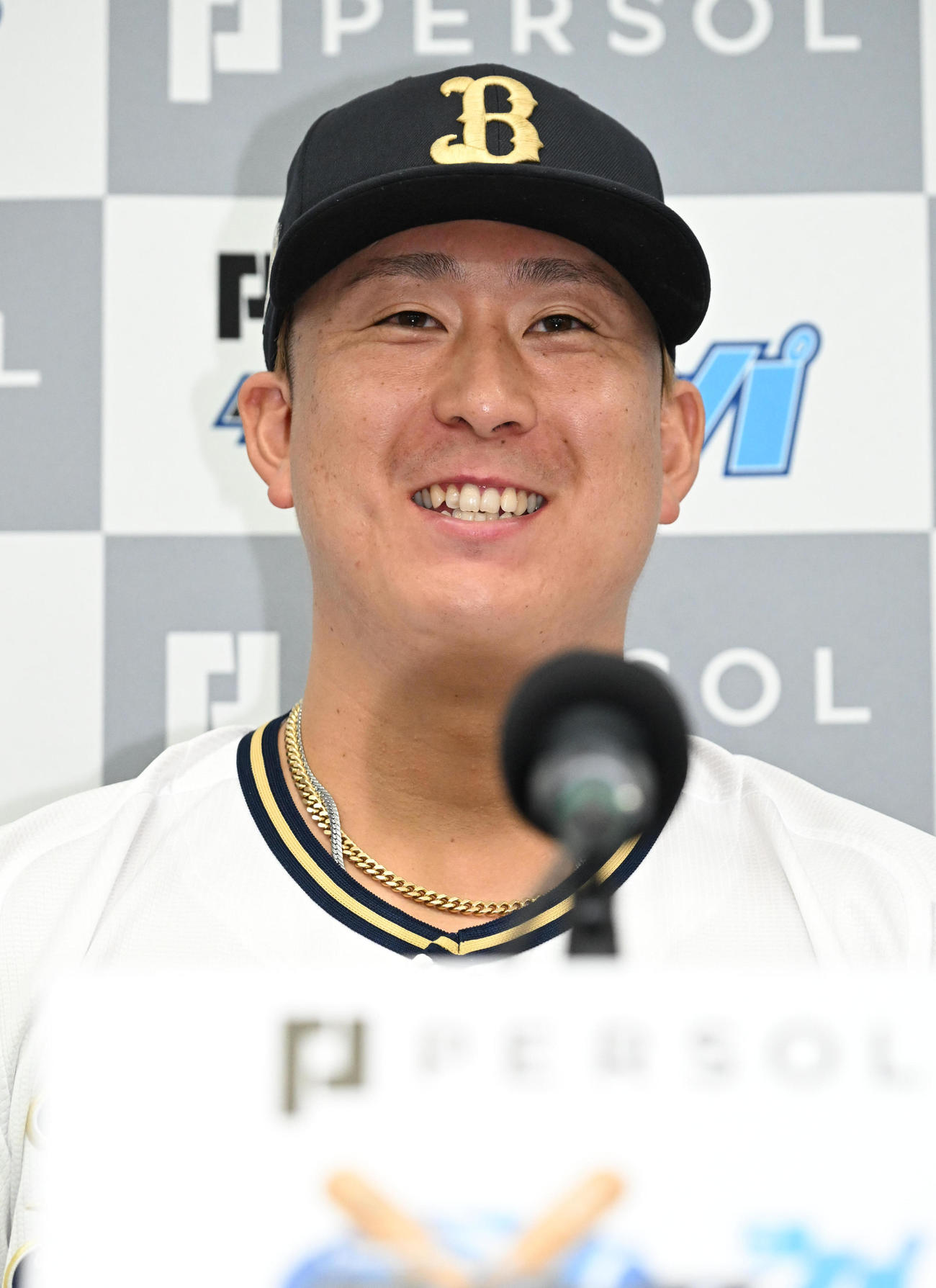 笑顔で質問に答える杉本（撮影・石井愛子）
