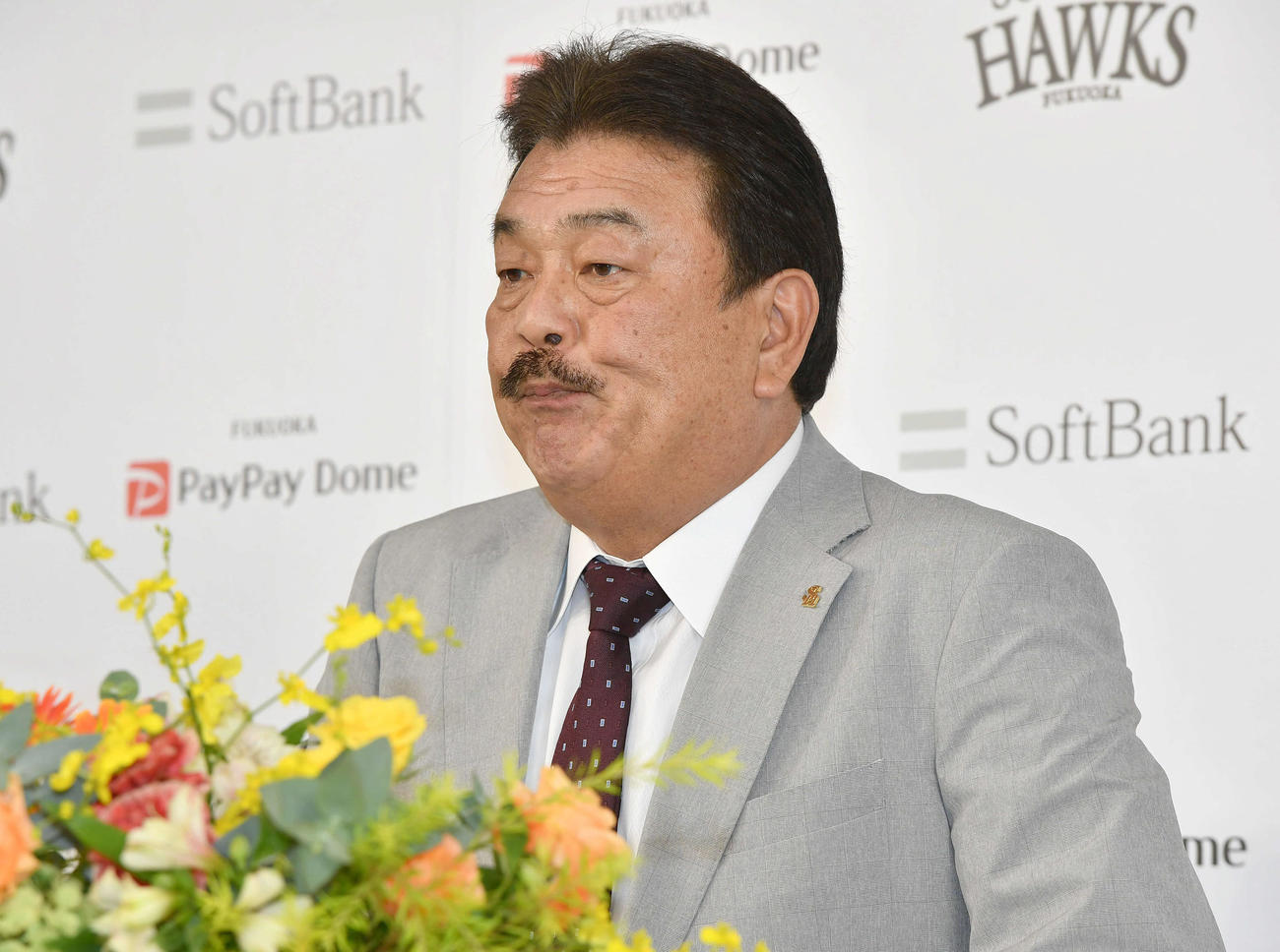 退任会見で厳しい表情を見せるソフトバンク藤本監督（撮影・岩下翔太）