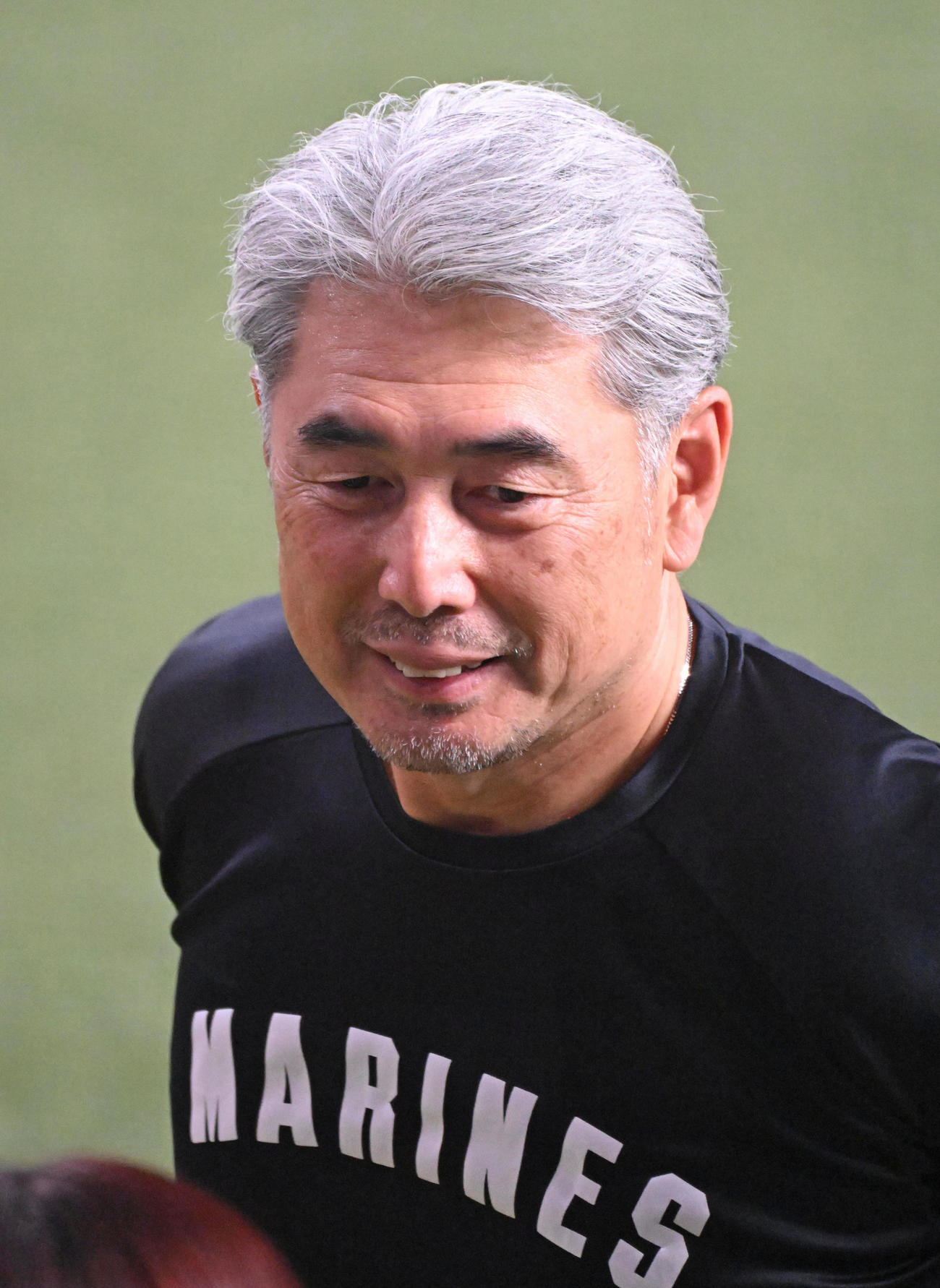 報道陣の質問に答える吉井監督（撮影・石井愛子）