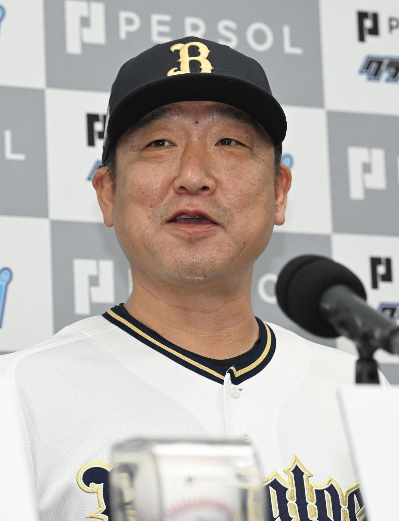 質問に答える中嶋監督（撮影・石井愛子）