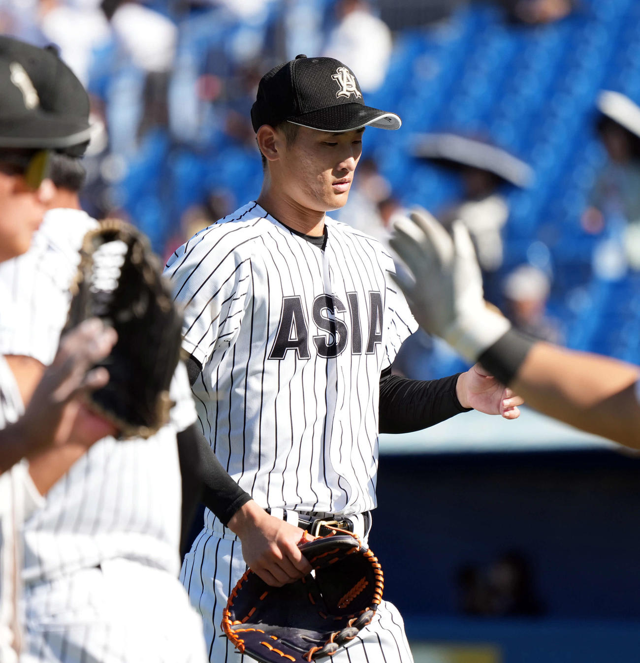 亜大対国学院大　5回裏、国学院大に先制を許した亜大の先発草加（撮影・たえ見朱実）