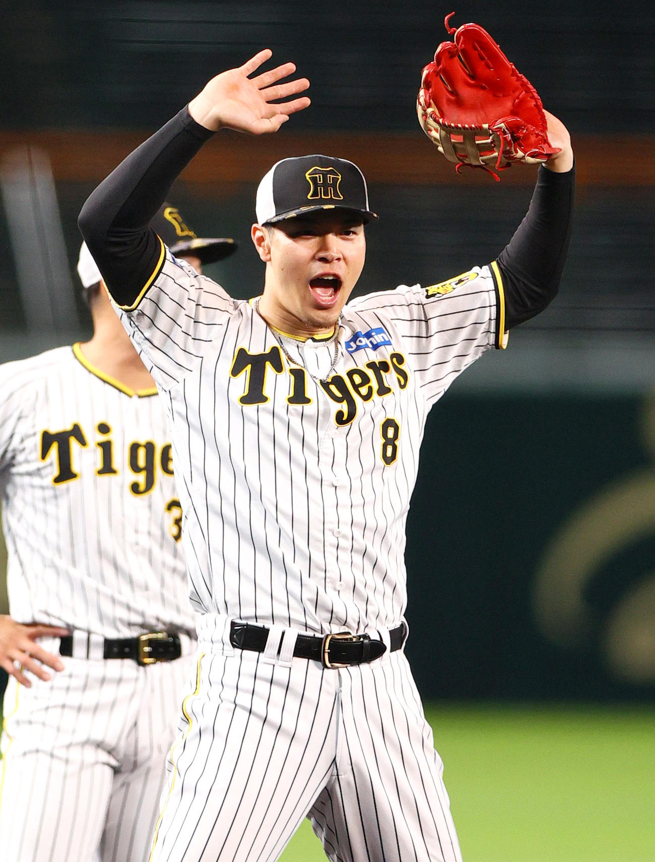 練習で声を出す阪神佐藤輝（撮影・上山淳一）