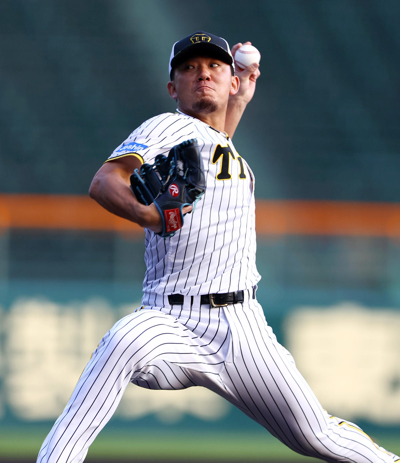 マウンドで投球する阪神伊藤将（撮影・上山淳一）