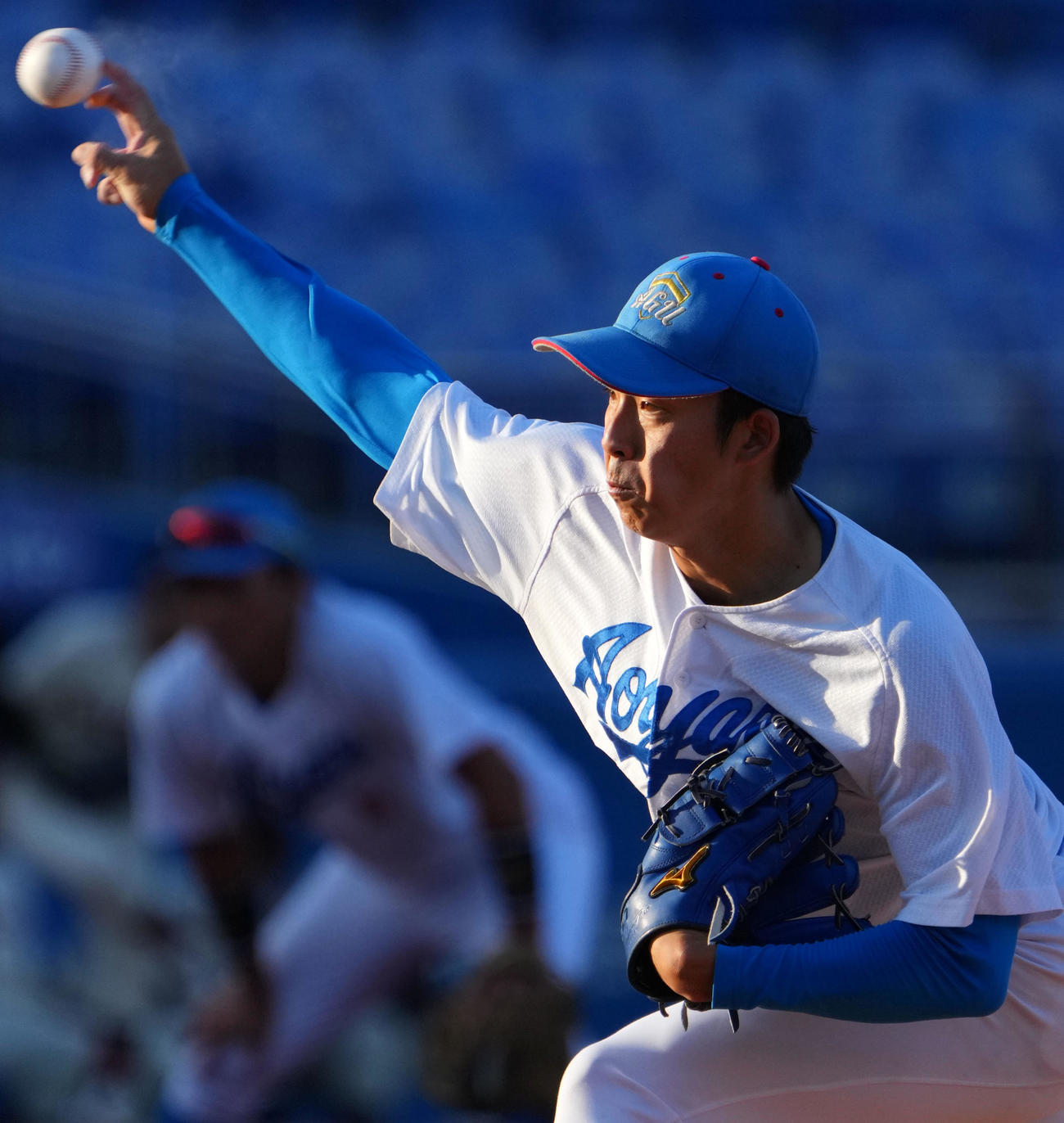 日大対青学大　力投する青学大先発の常広（撮影・横山健太）