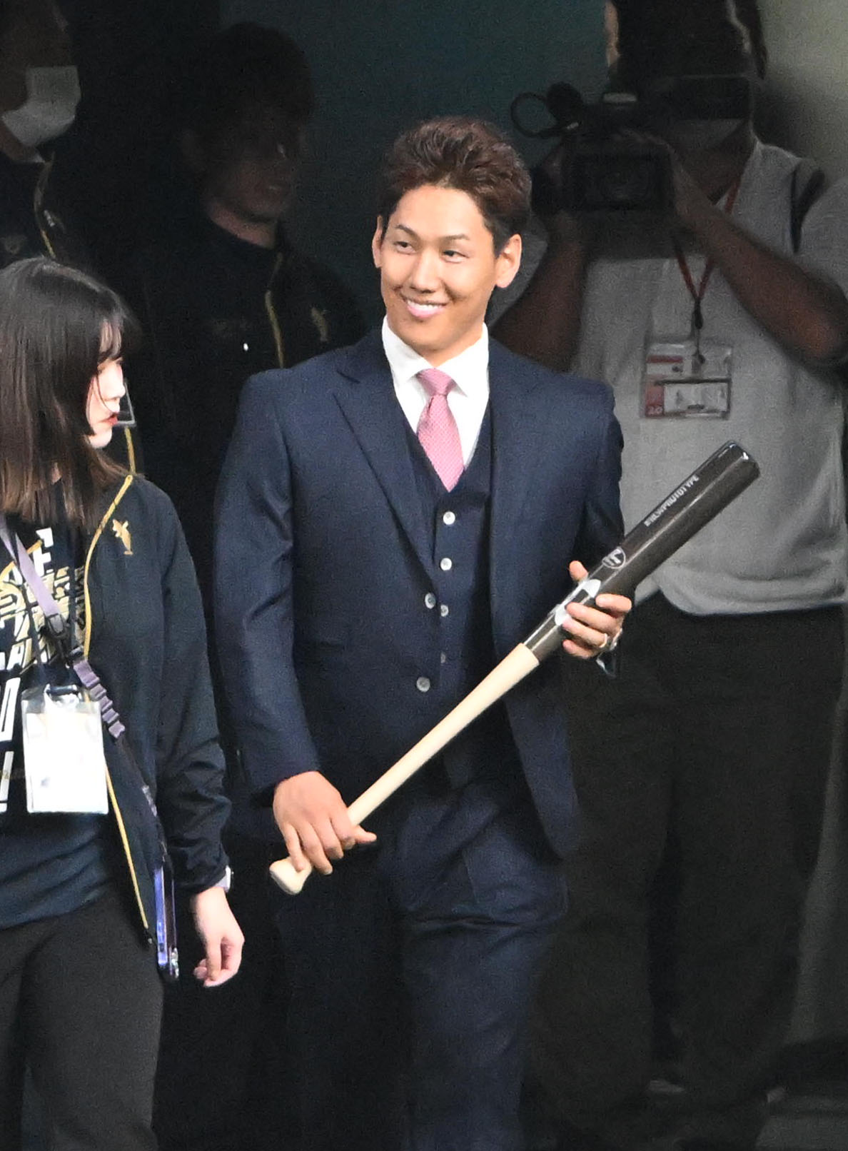 特別始球式を務めるレッドソックス吉田（撮影・石井愛子）