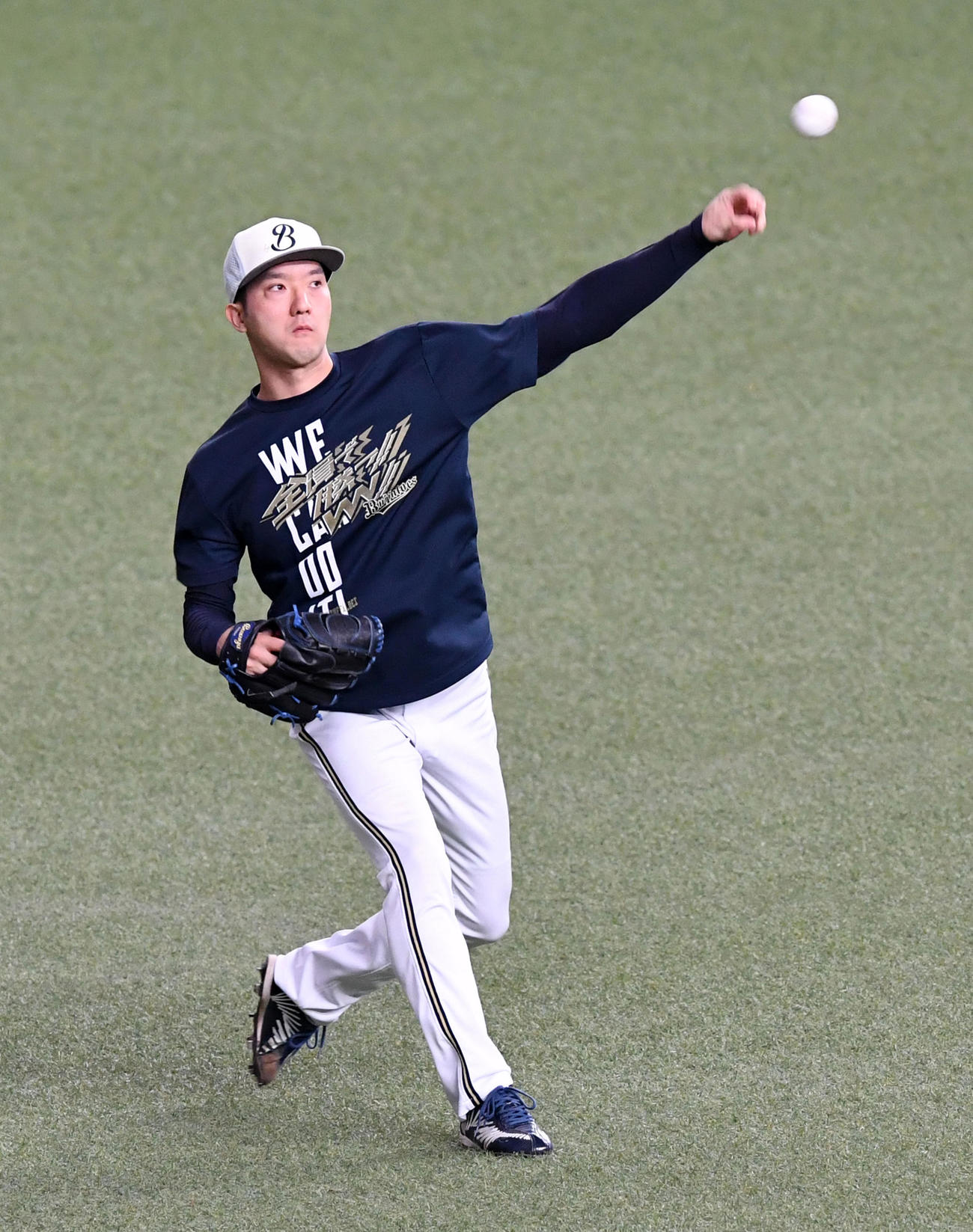 オリックス対ロッテ　キャッチボールを行う田嶋（撮影・前岡正明）