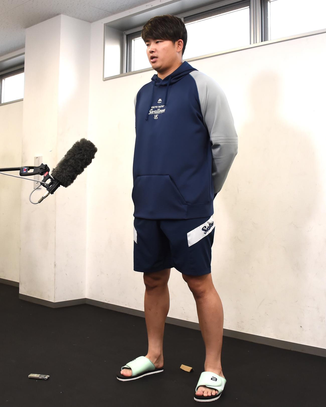 28年ロス五輪出場への意欲を語るヤクルト村上（撮影・鈴木正章）