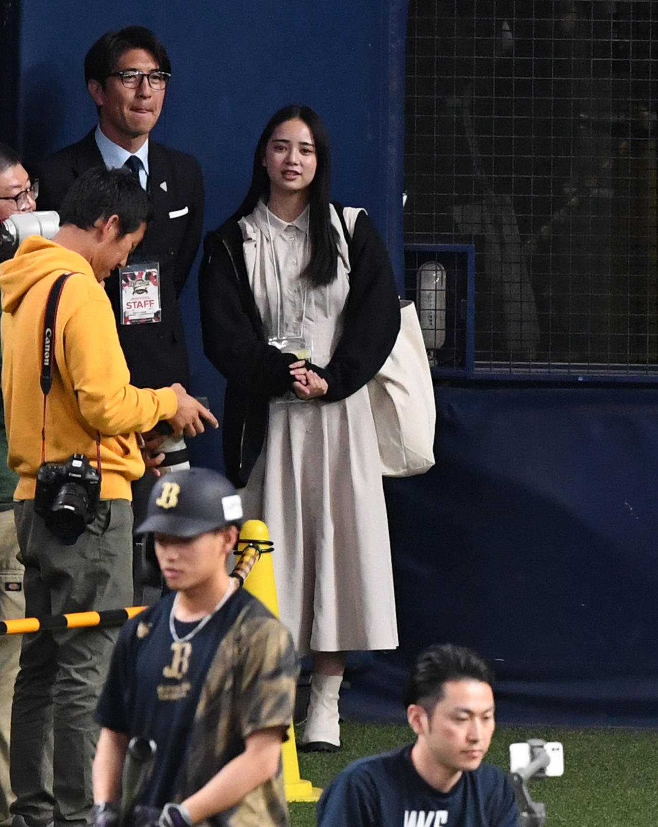 オリックス対ロッテ　テレビ局の仕事で京セラドーム大阪を訪れた宮城大弥の妹の宮城弥生（撮影・前岡正明）