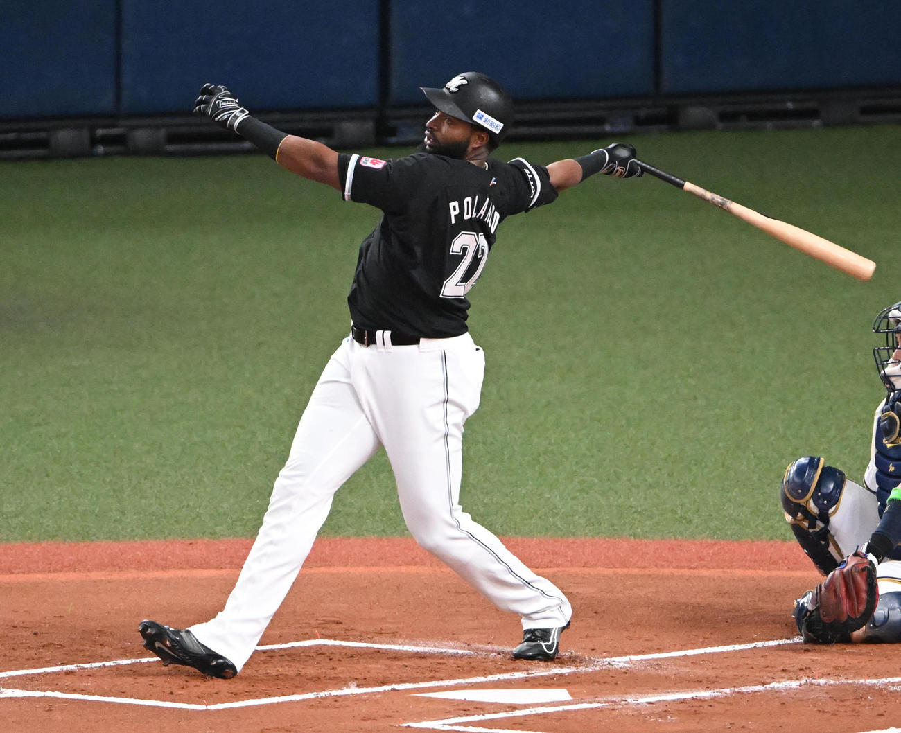 オリックス対ロッテ　1回表ロッテ1死二、三塁、ポランコは右中間へ先制2点適時打を放つ（撮影・石井愛子）