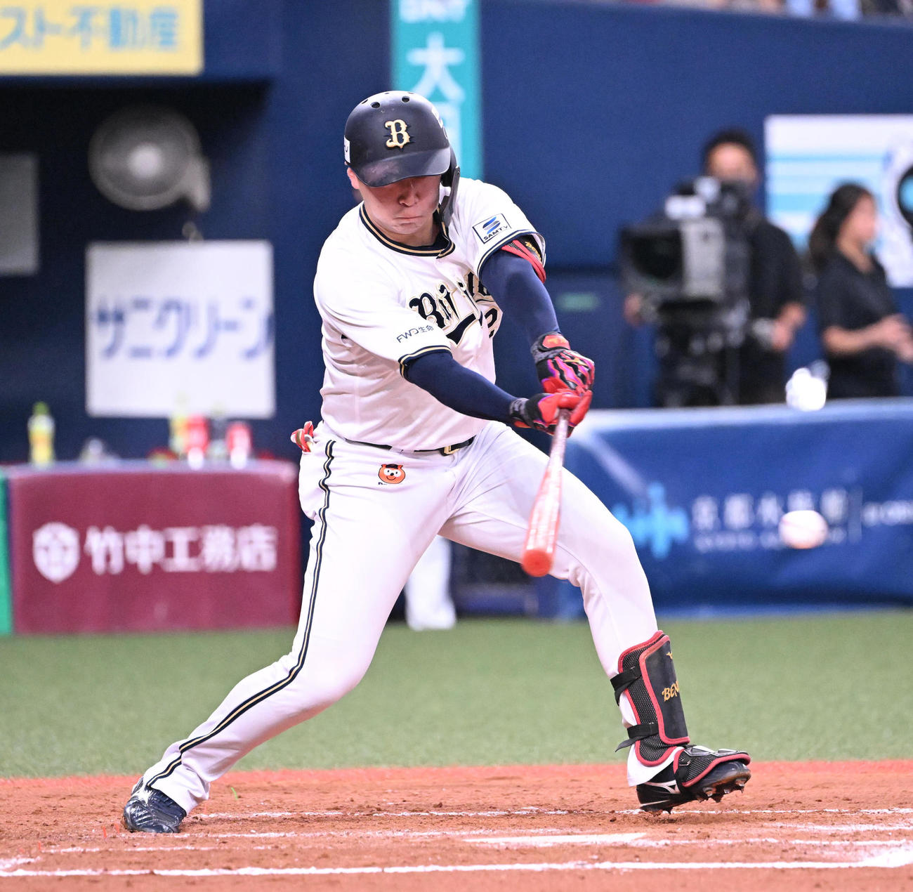 オリックス対ロッテ　6回裏オリックス無死一、三塁、右前適時打を放つ紅林（撮影・和賀正仁）