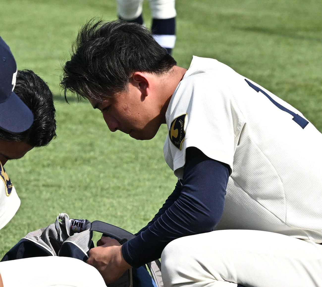 東洋大対中大　試合に敗れうつむく東洋大・細野（撮影・滝沢徹郎）