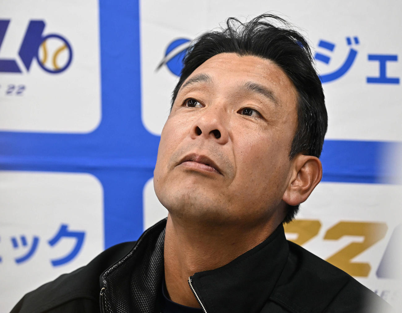 東洋大対中大　試合後の会見で浮かない表情の東洋大・井上監督（撮影・滝沢徹郎）