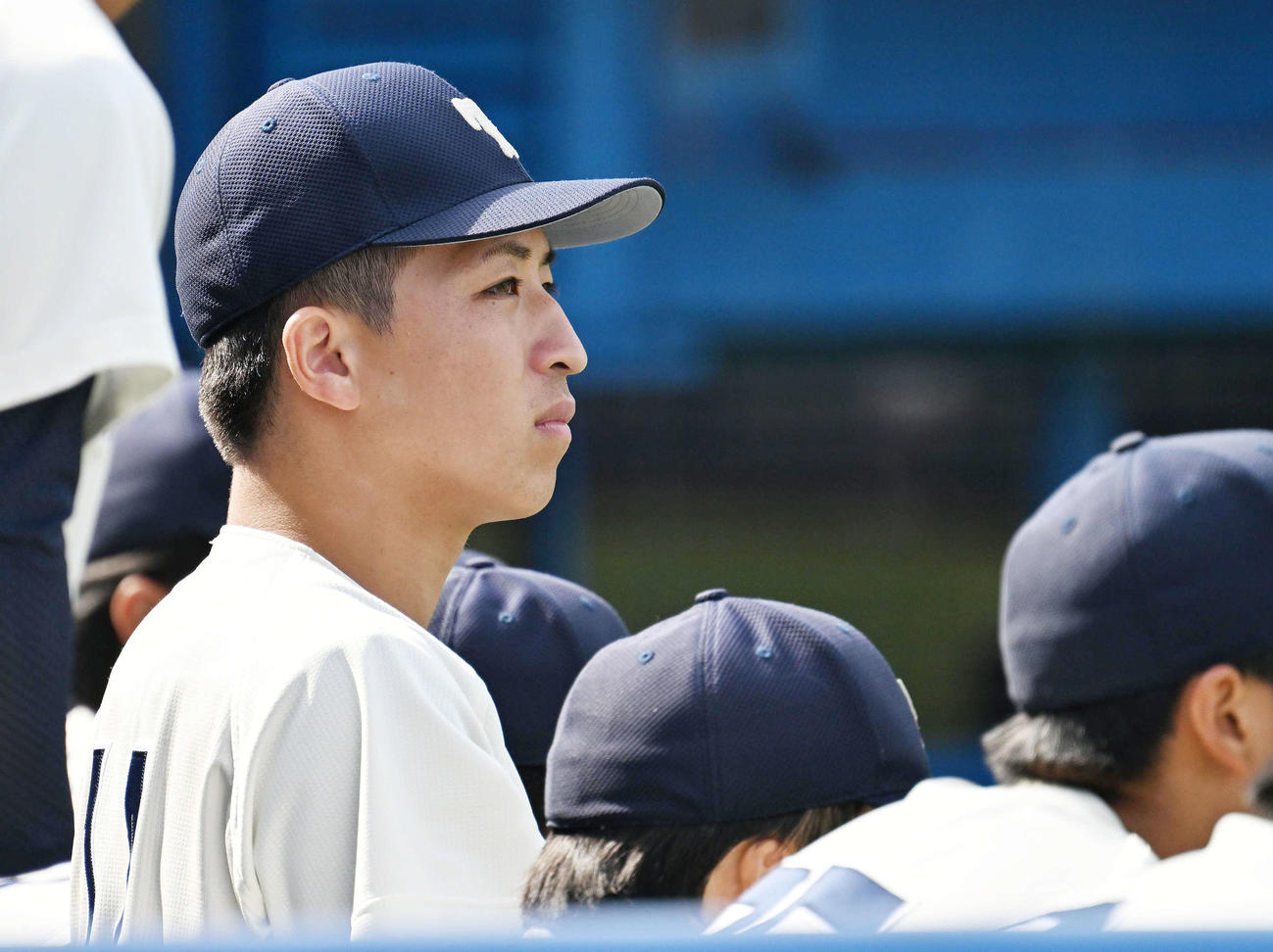 東洋大対中大　ベンチから戦況を見守る東洋大・細野（撮影・滝沢徹郎）